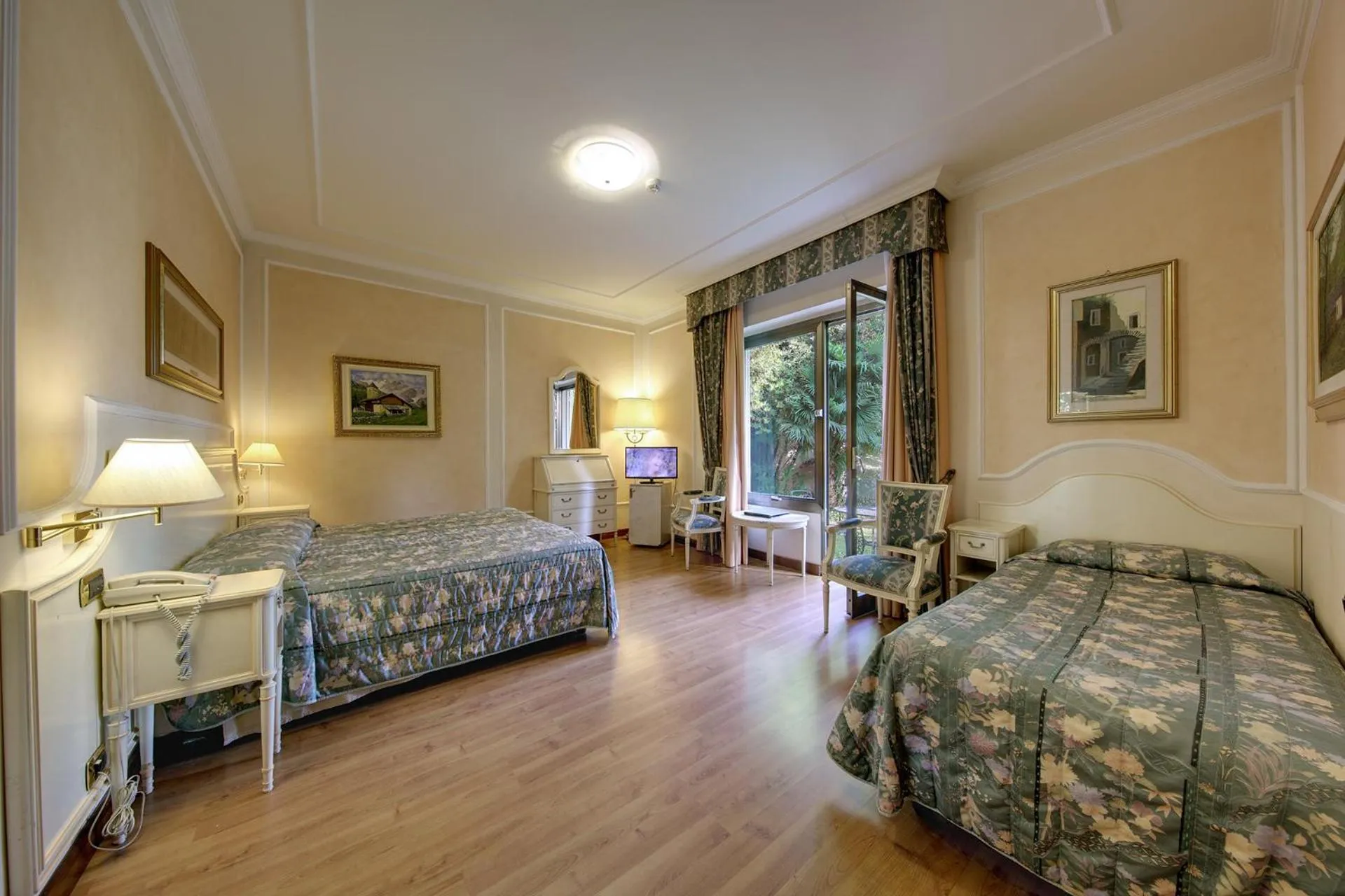 Bed in Hotel Simplon