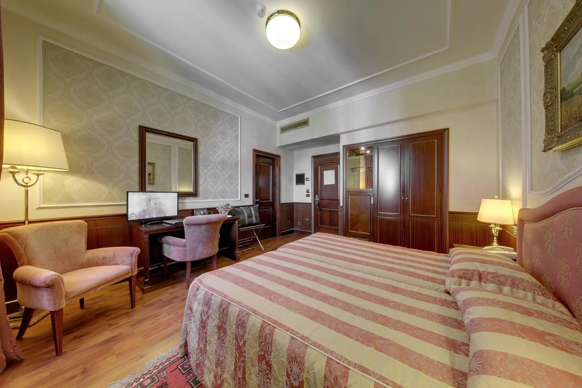 Bed in Hotel Simplon