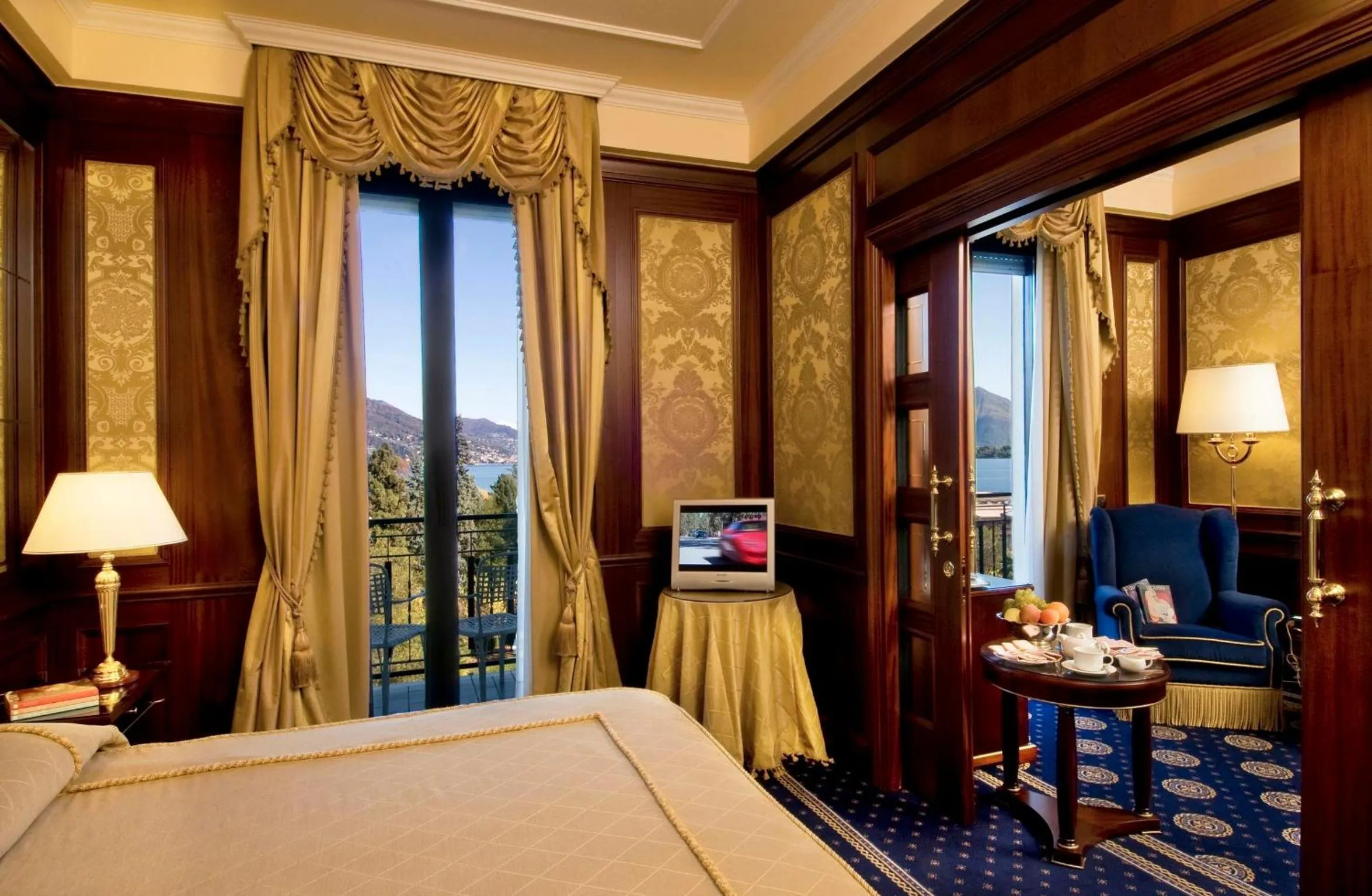 Photo of the whole room, Bed in Hotel Simplon