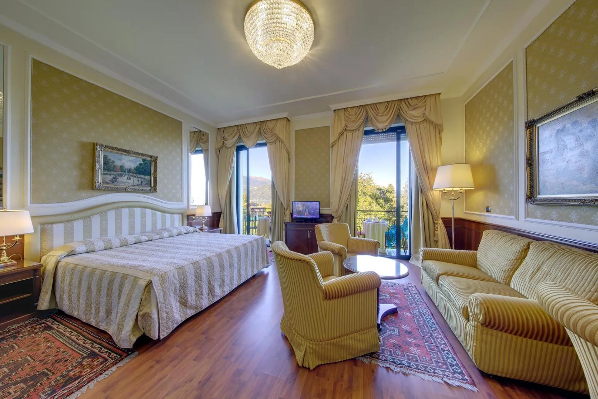 Bed in Hotel Simplon