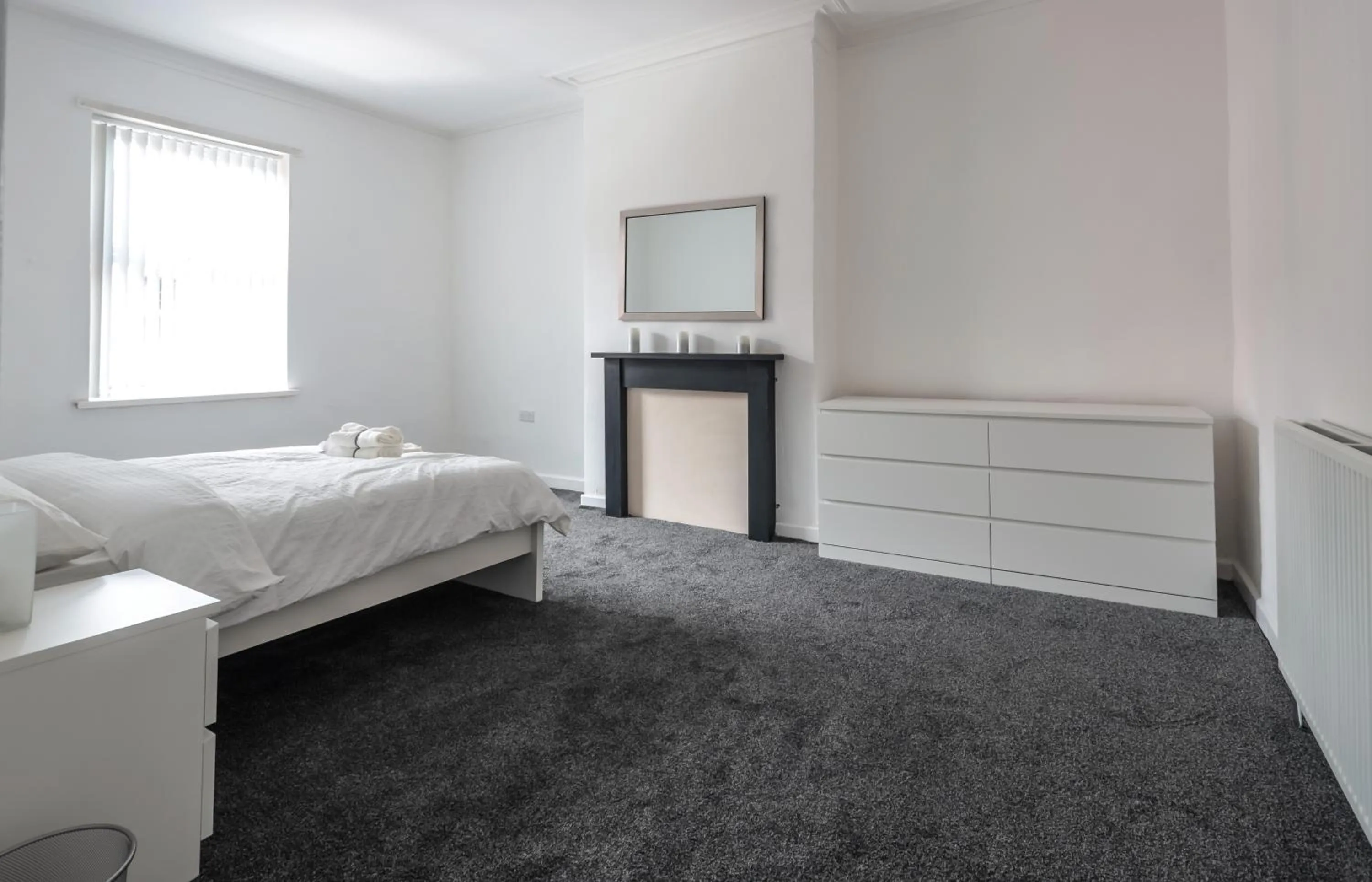 Bedroom in Spacious 4 Bed House in Birmingham, Suitable for Contractors