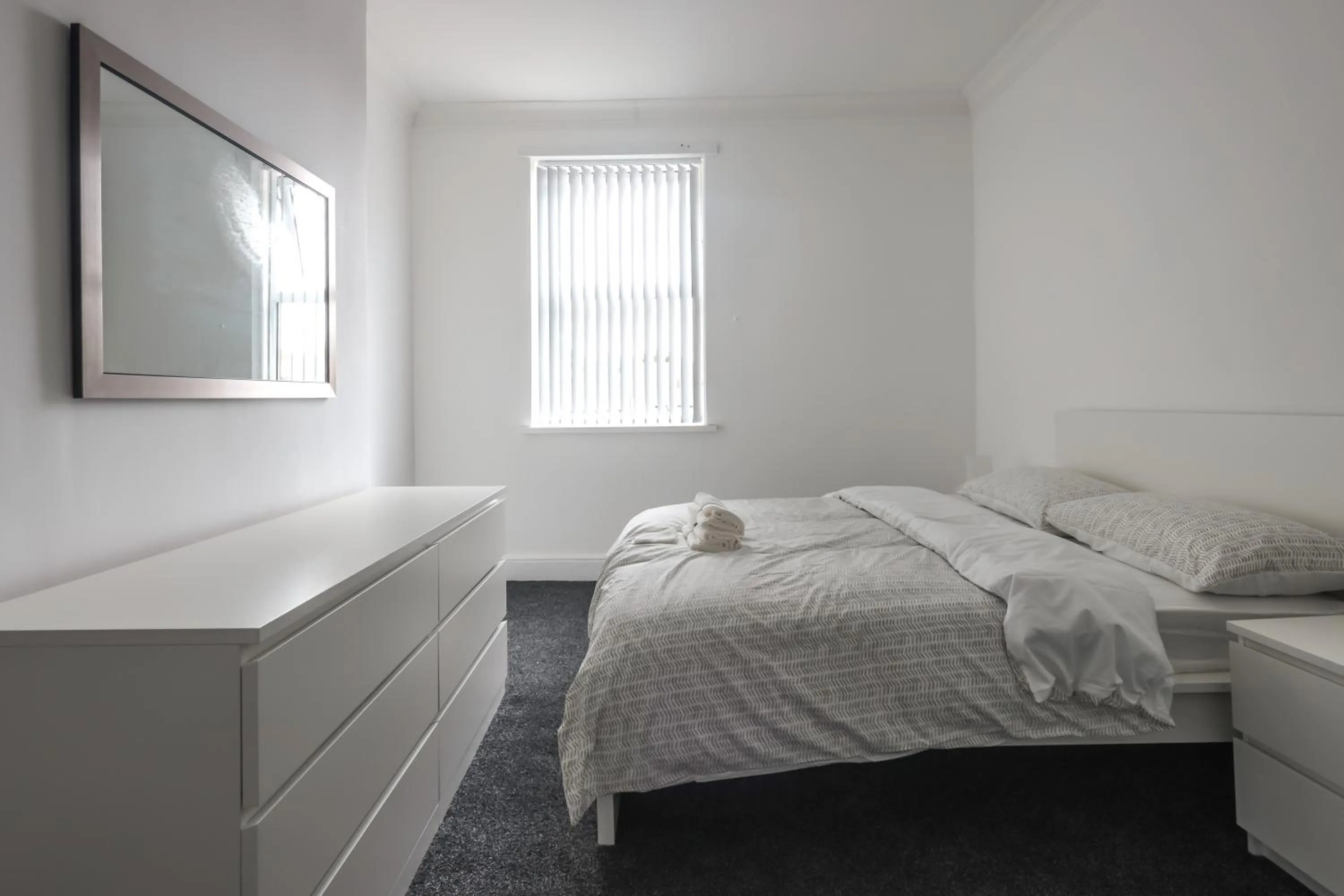 Bedroom in Spacious 4 Bed House in Birmingham, Suitable for Contractors