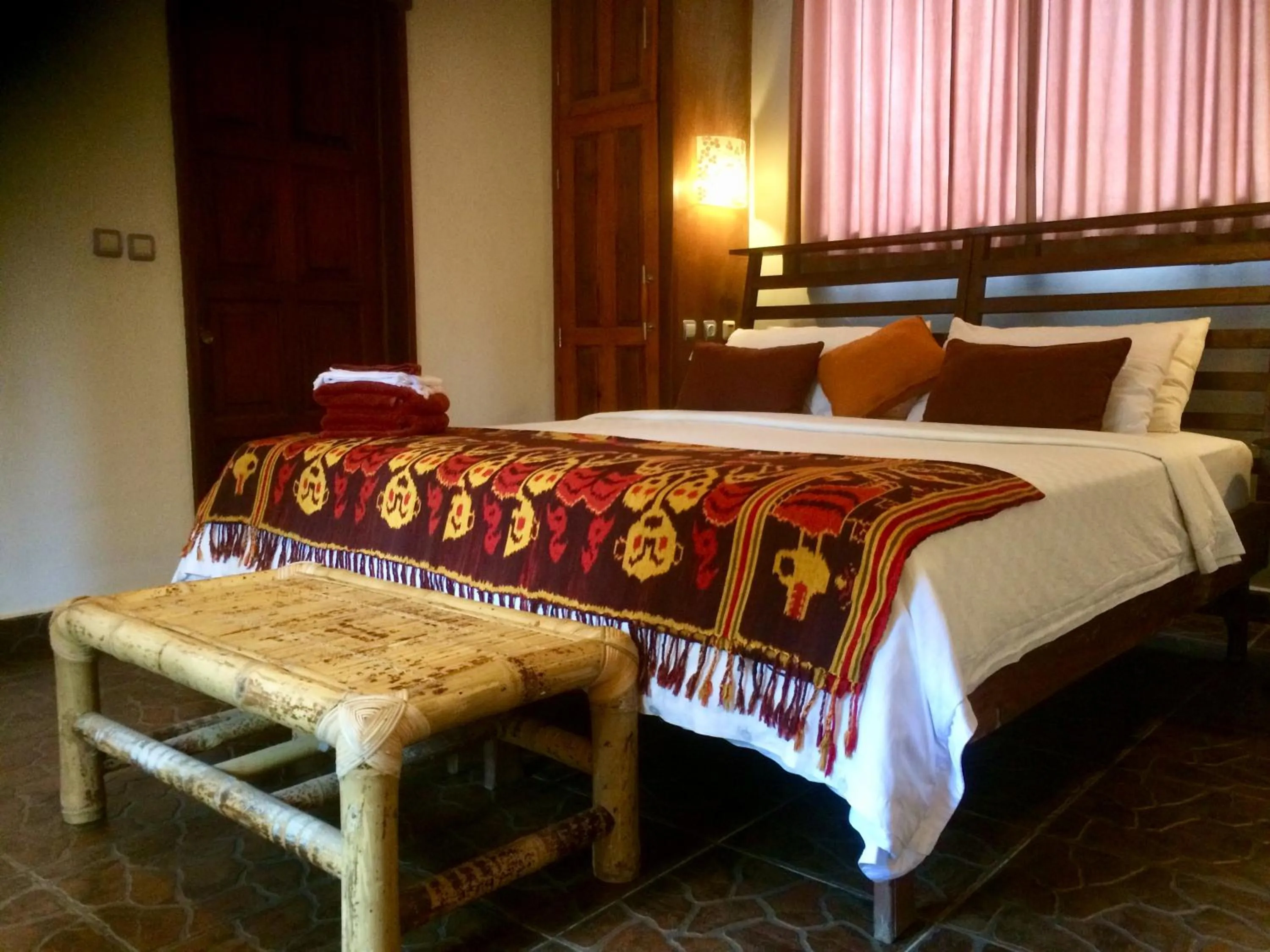 Bed in Lutwala Bungalows and Private Villa