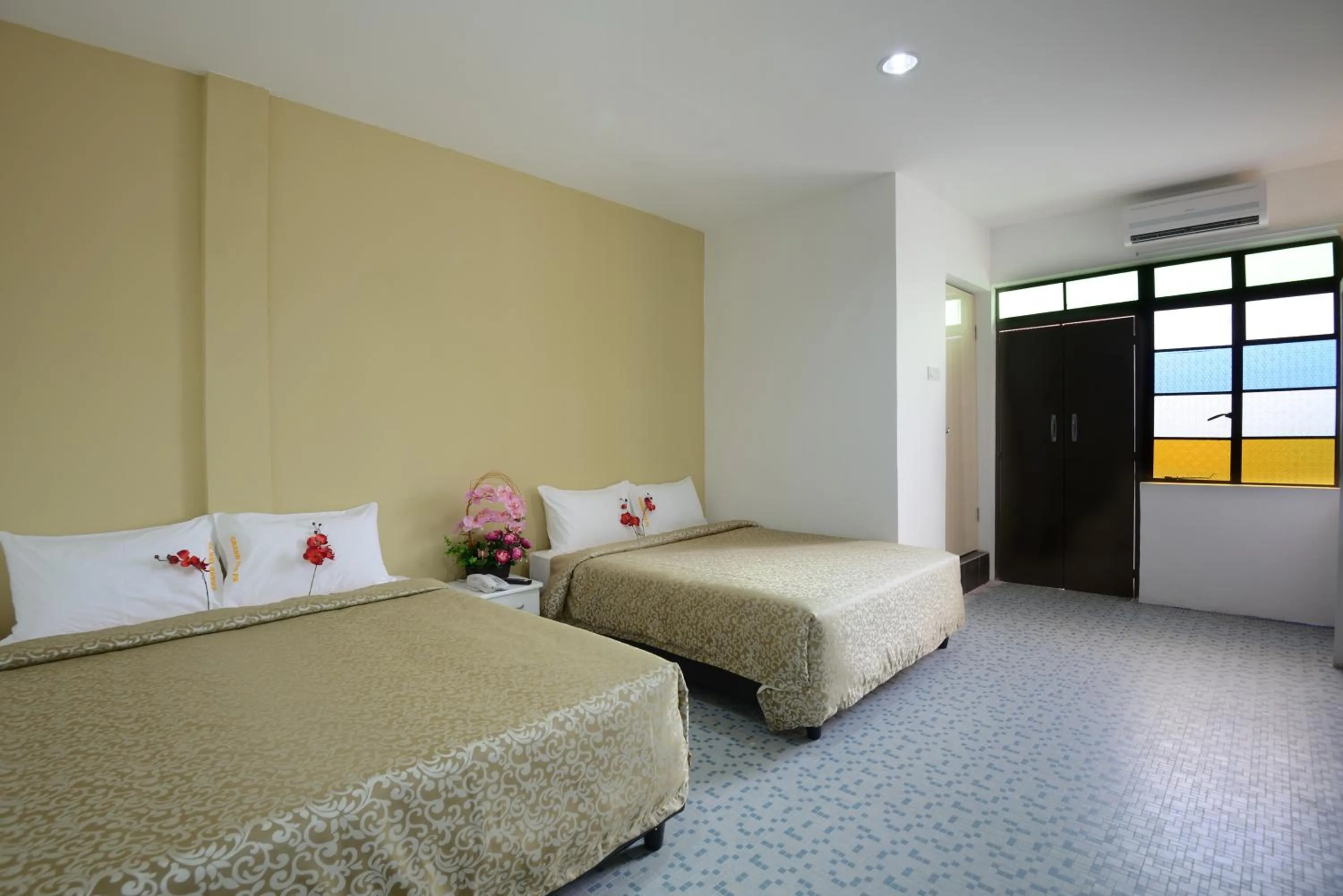 Bed in Grand Inn - Penang Road