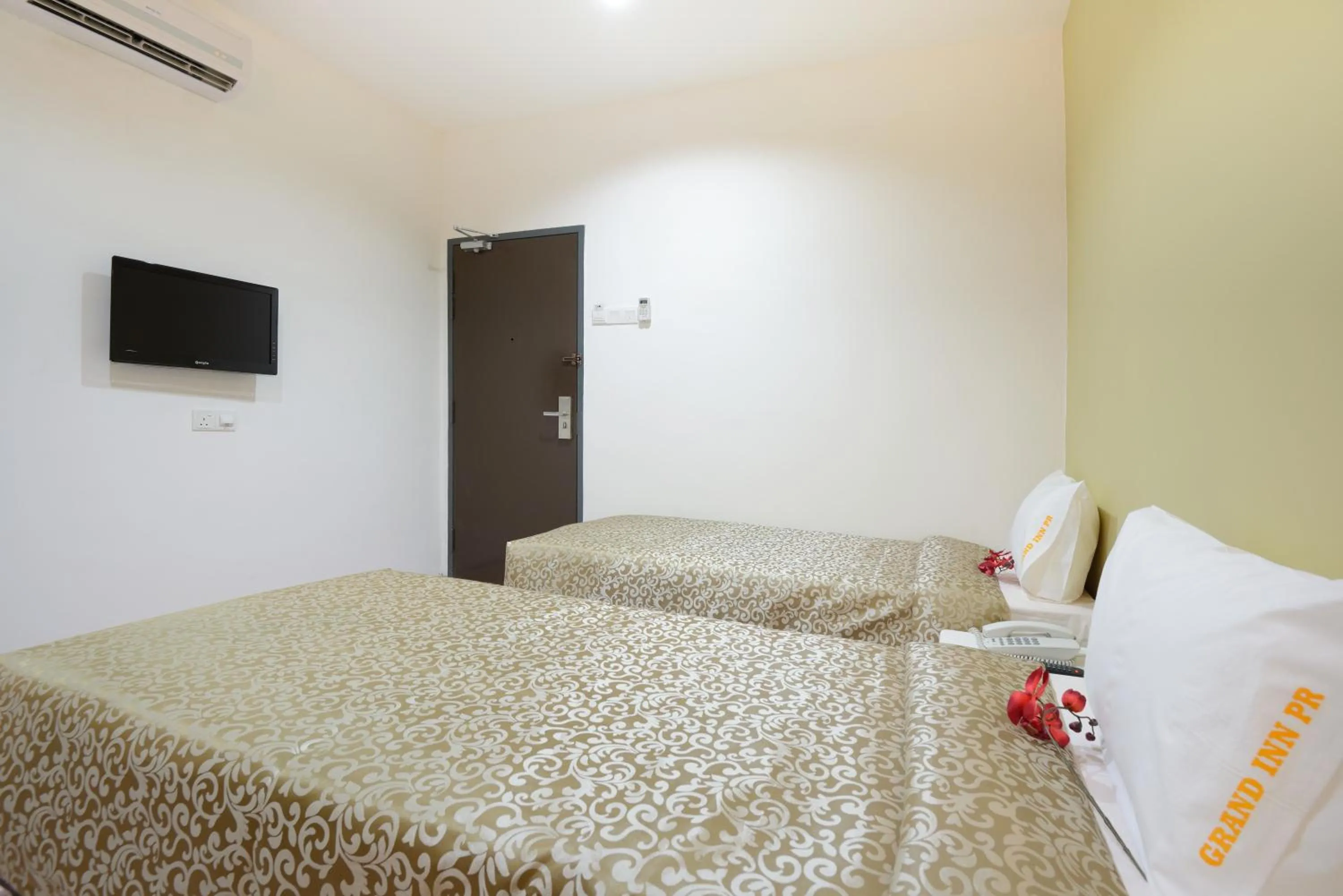 Bed in Grand Inn - Penang Road