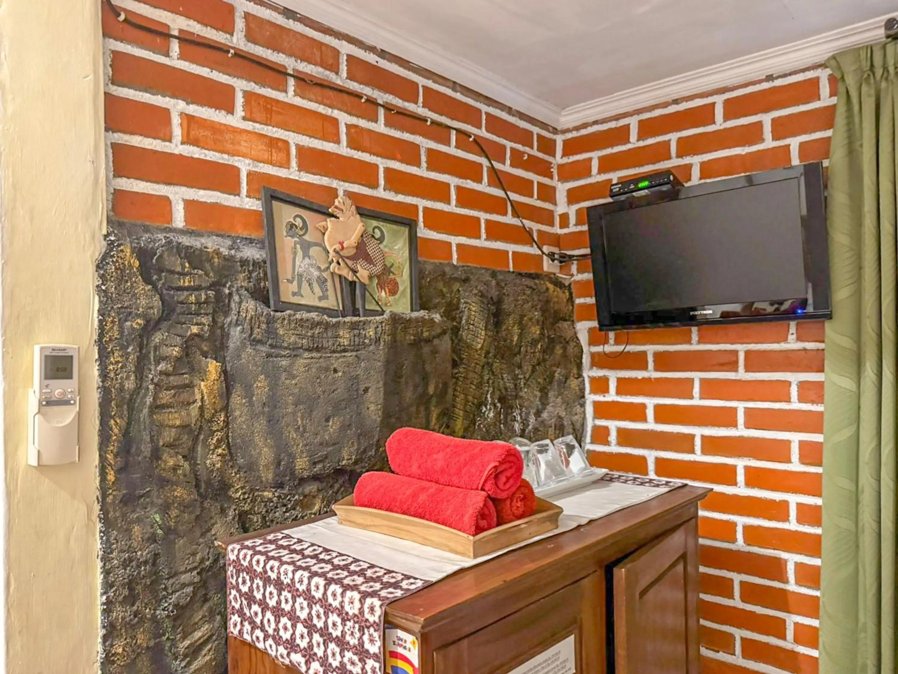 Lobby or reception, Bed in Alam Citra BnB Mitra RedDoorz