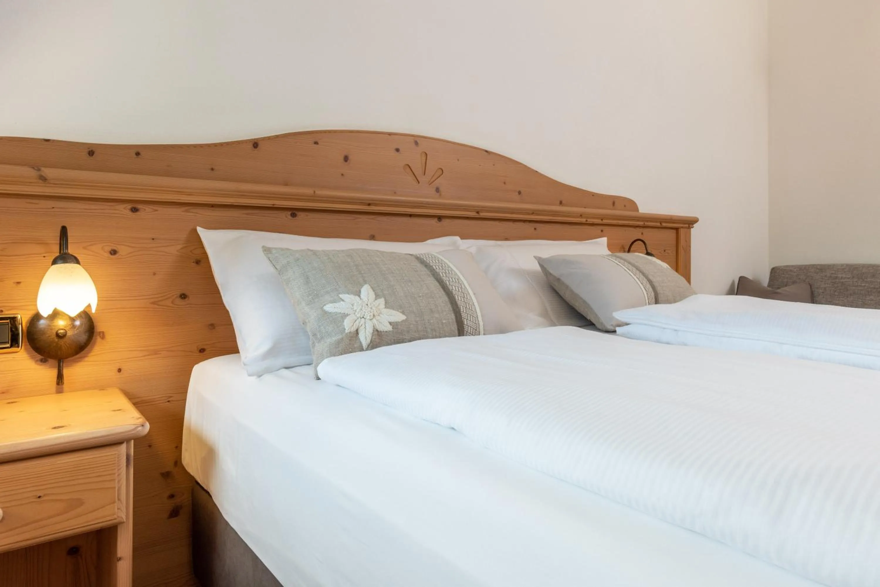 Bed in Good Life Hotel Garden - Private Spa and Pool