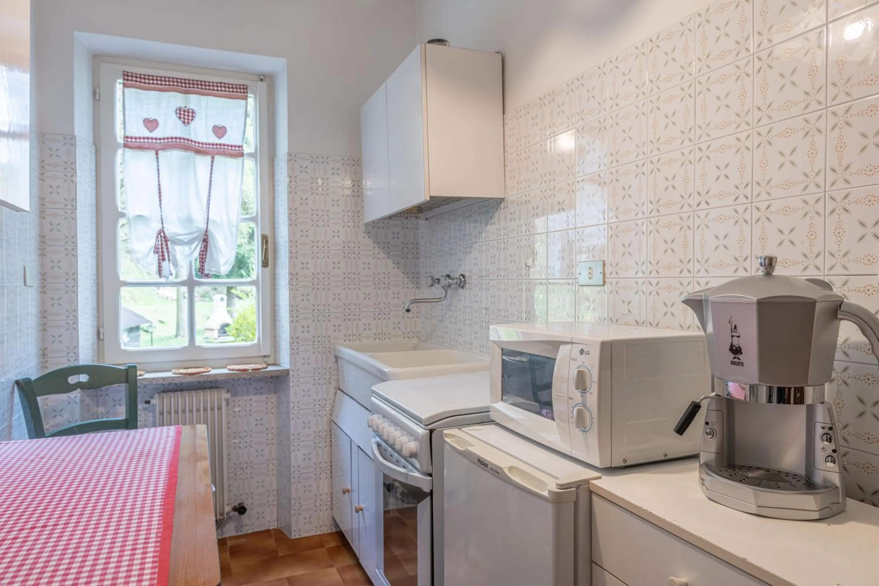 Kitchen or kitchenette in Good Life Hotel Garden - Private Spa and Pool