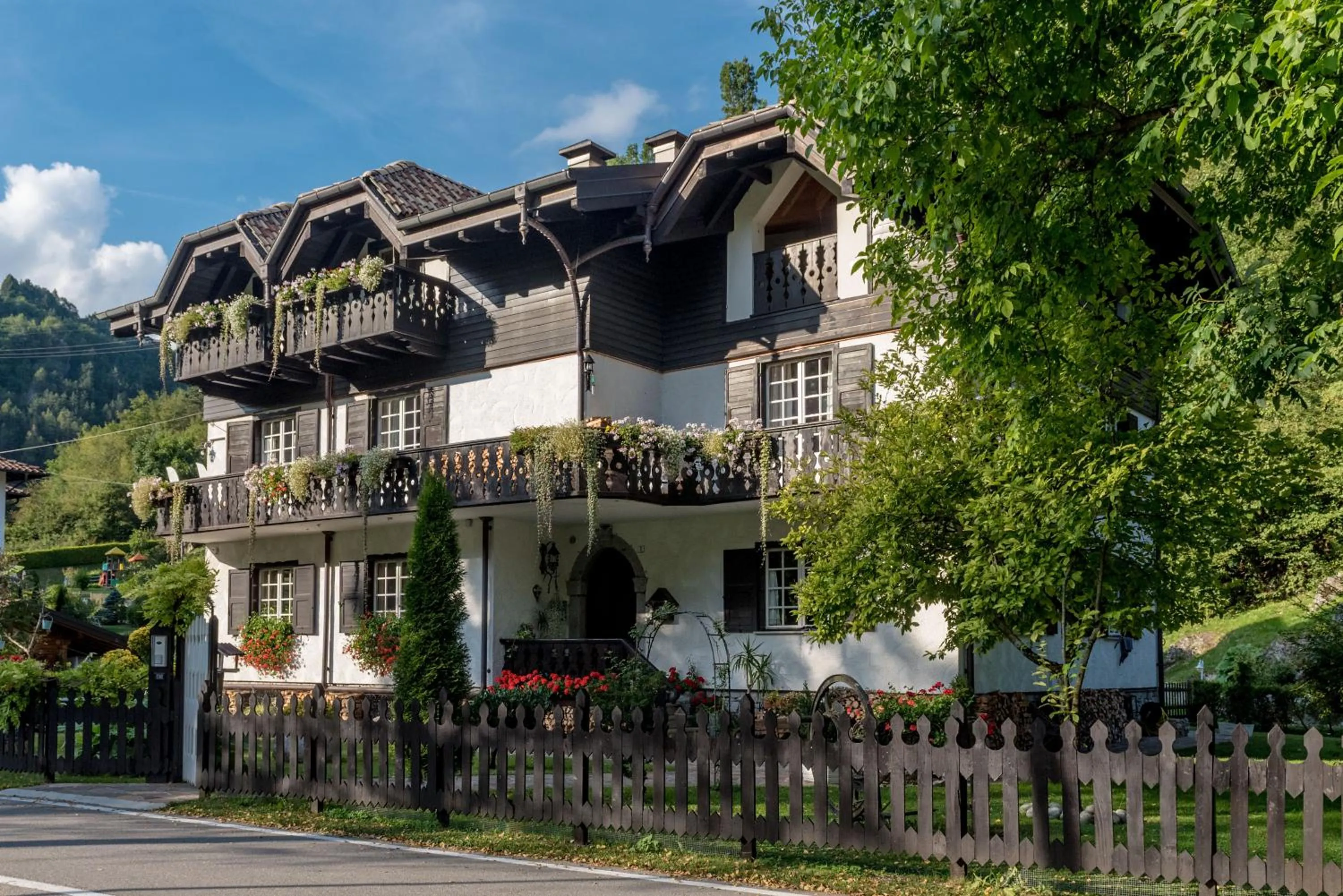 Property building in Good Life Hotel Garden - Private Spa and Pool