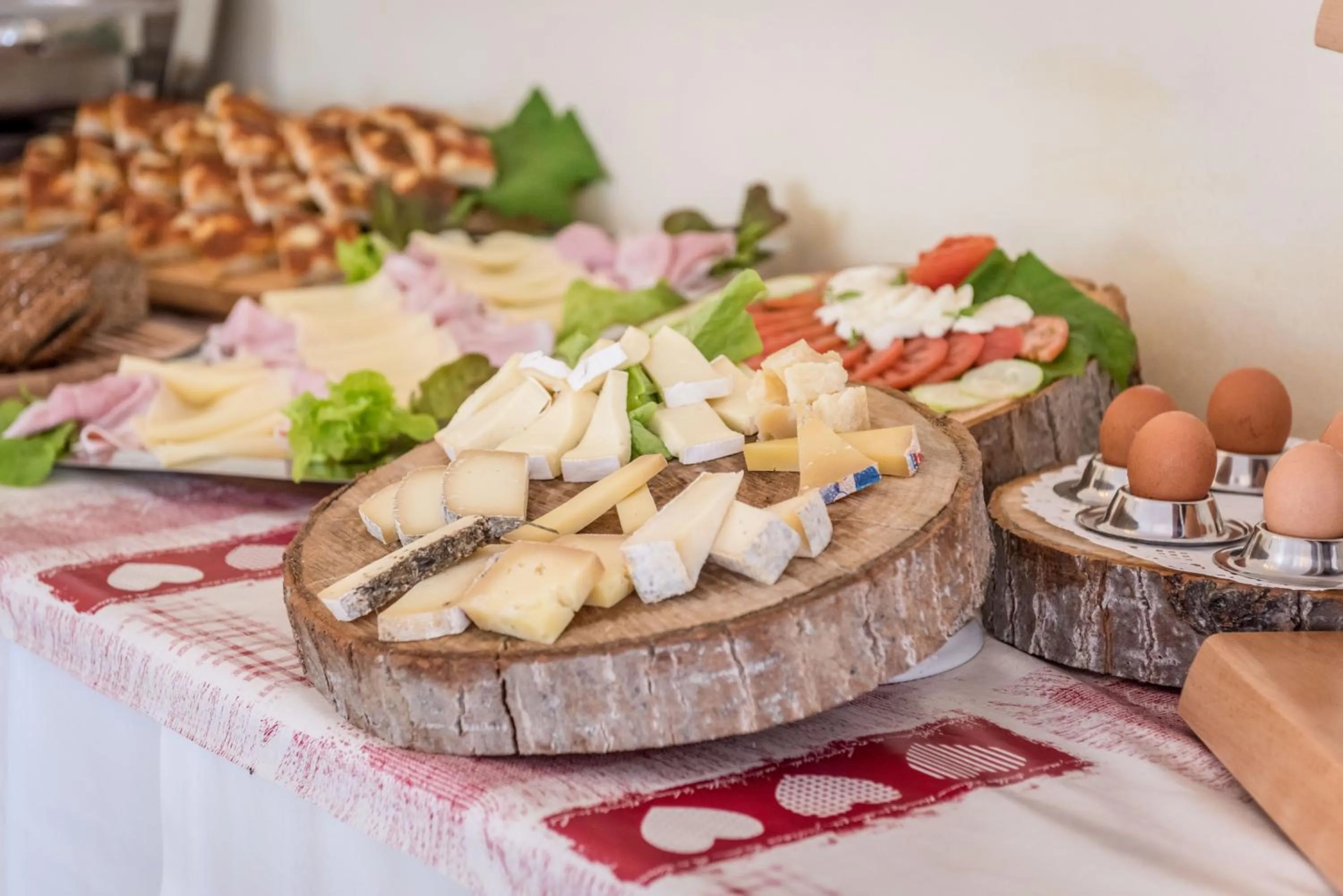 Food and drinks in Good Life Hotel Garden - Private Spa and Pool