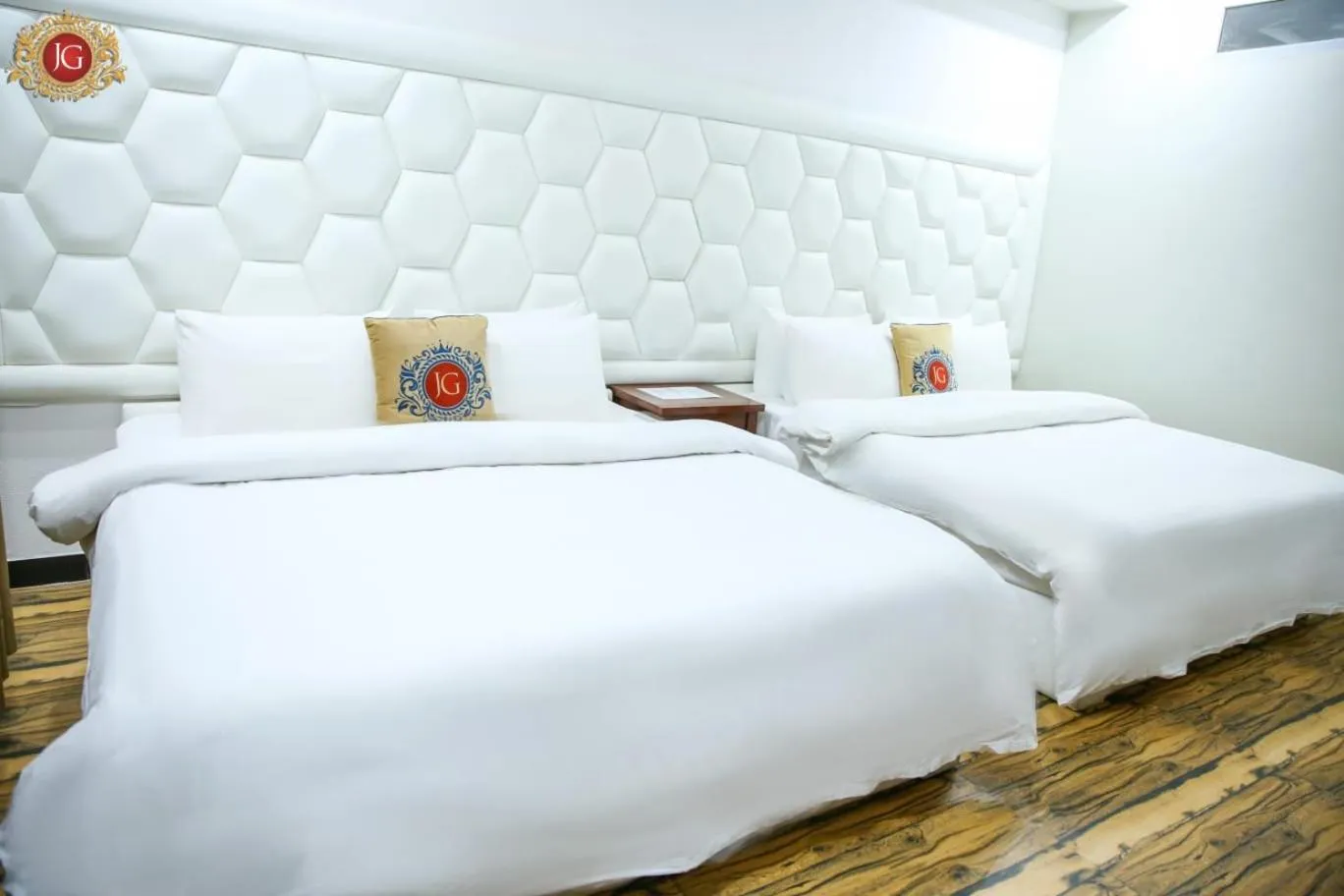 Bed in Jovial Gold Naran