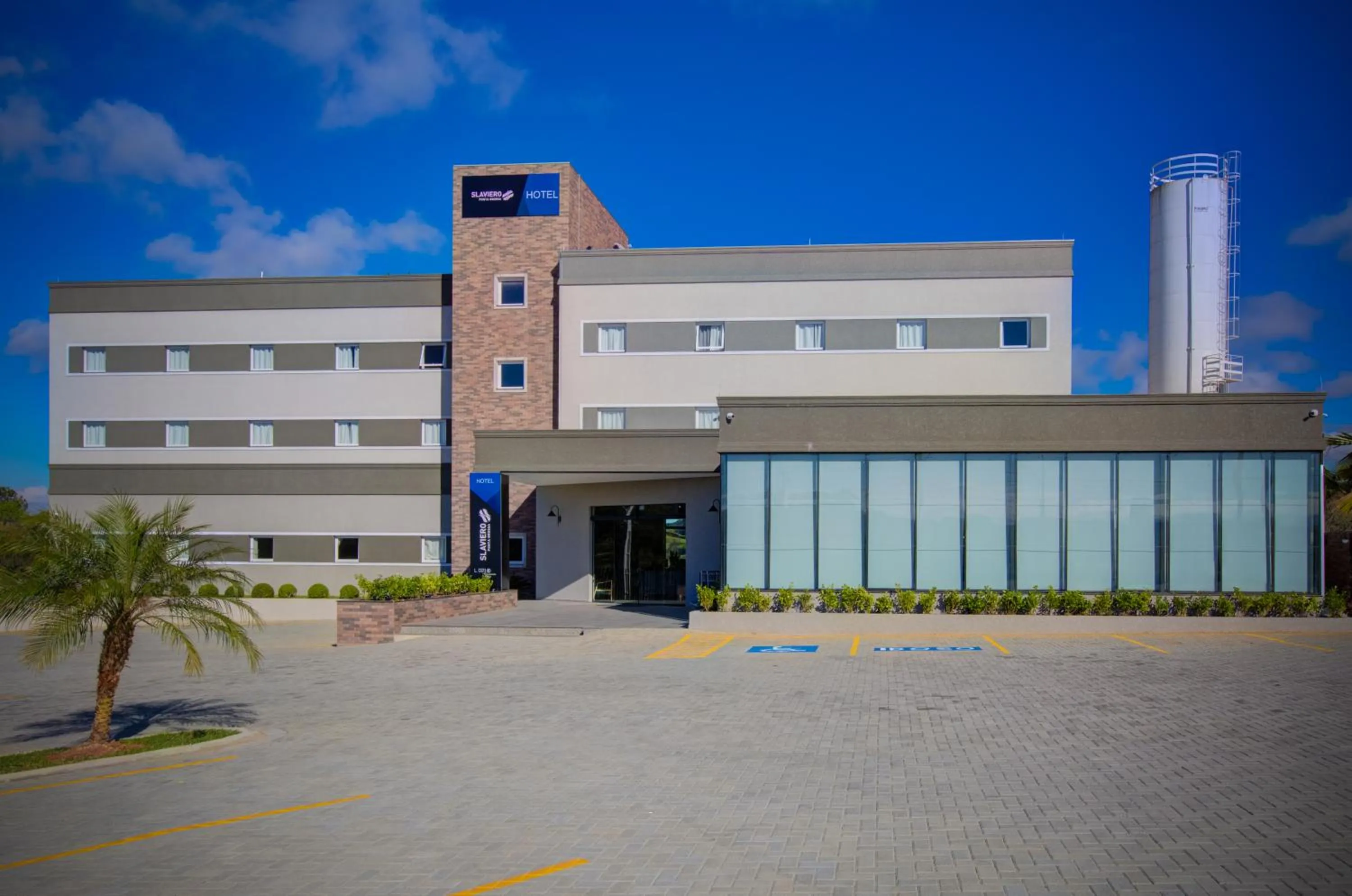 Property building in Slaviero Ponta Grossa