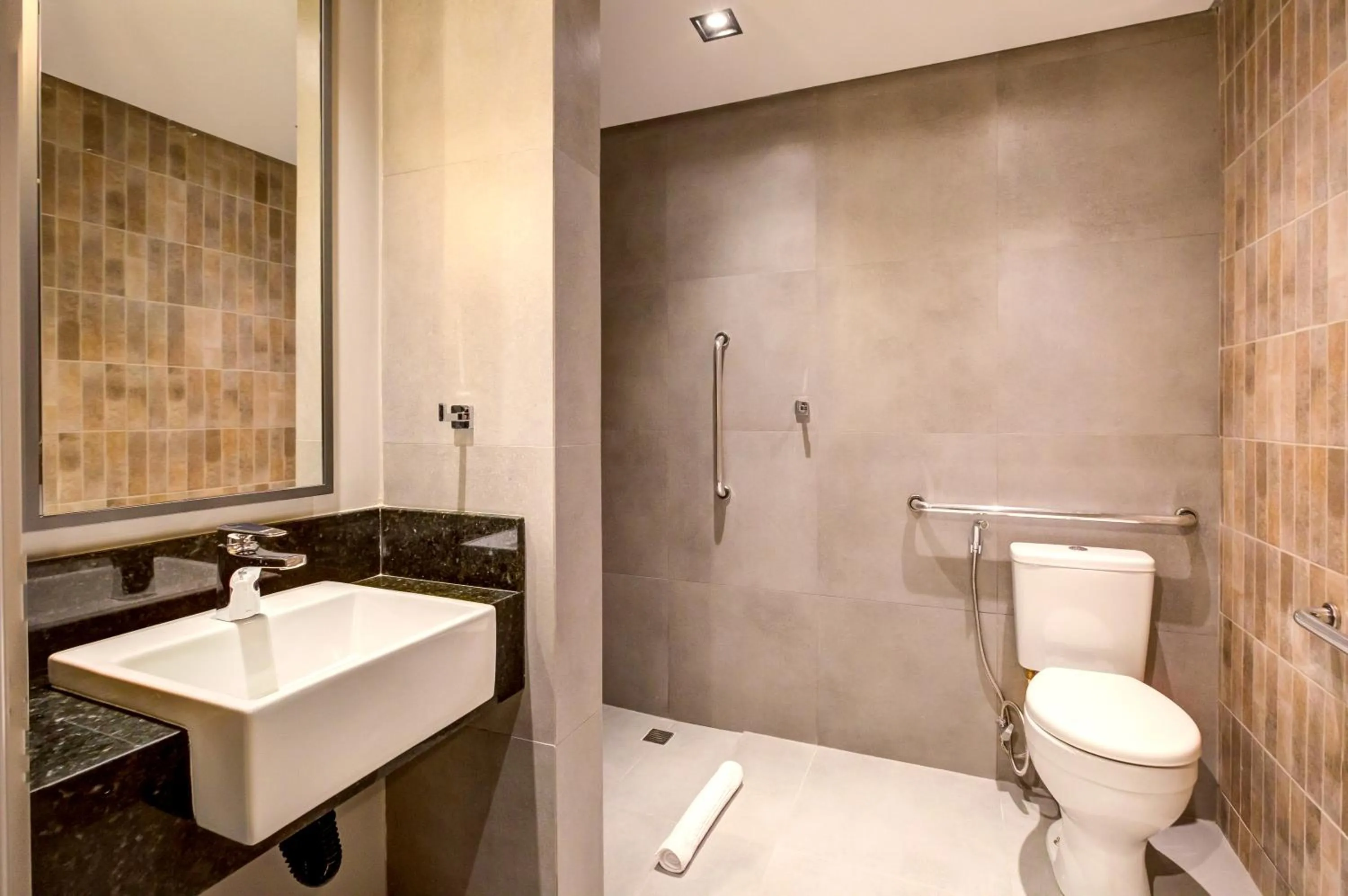 Toilet in Slaviero Ponta Grossa