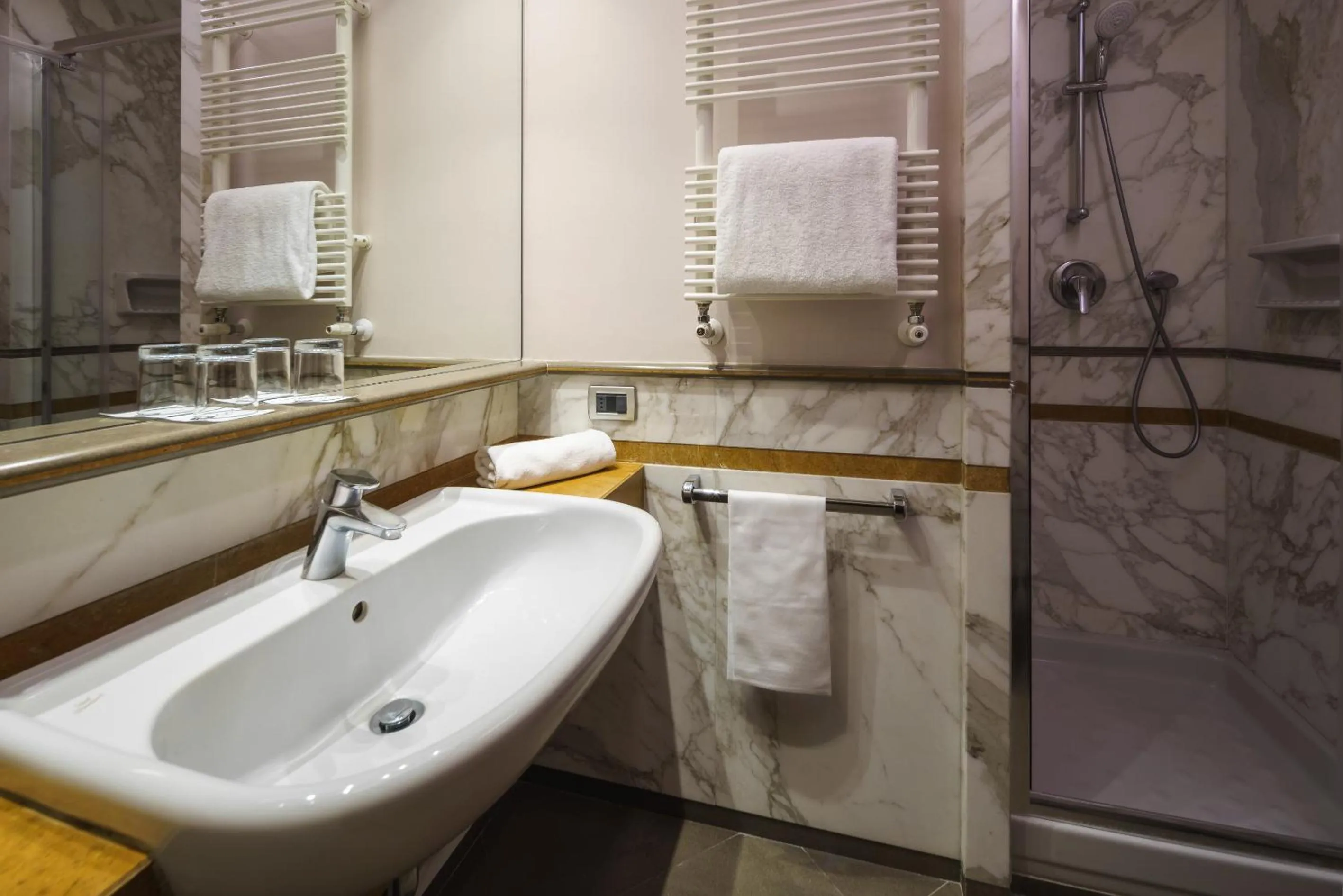 Bathroom in Exe Majestic