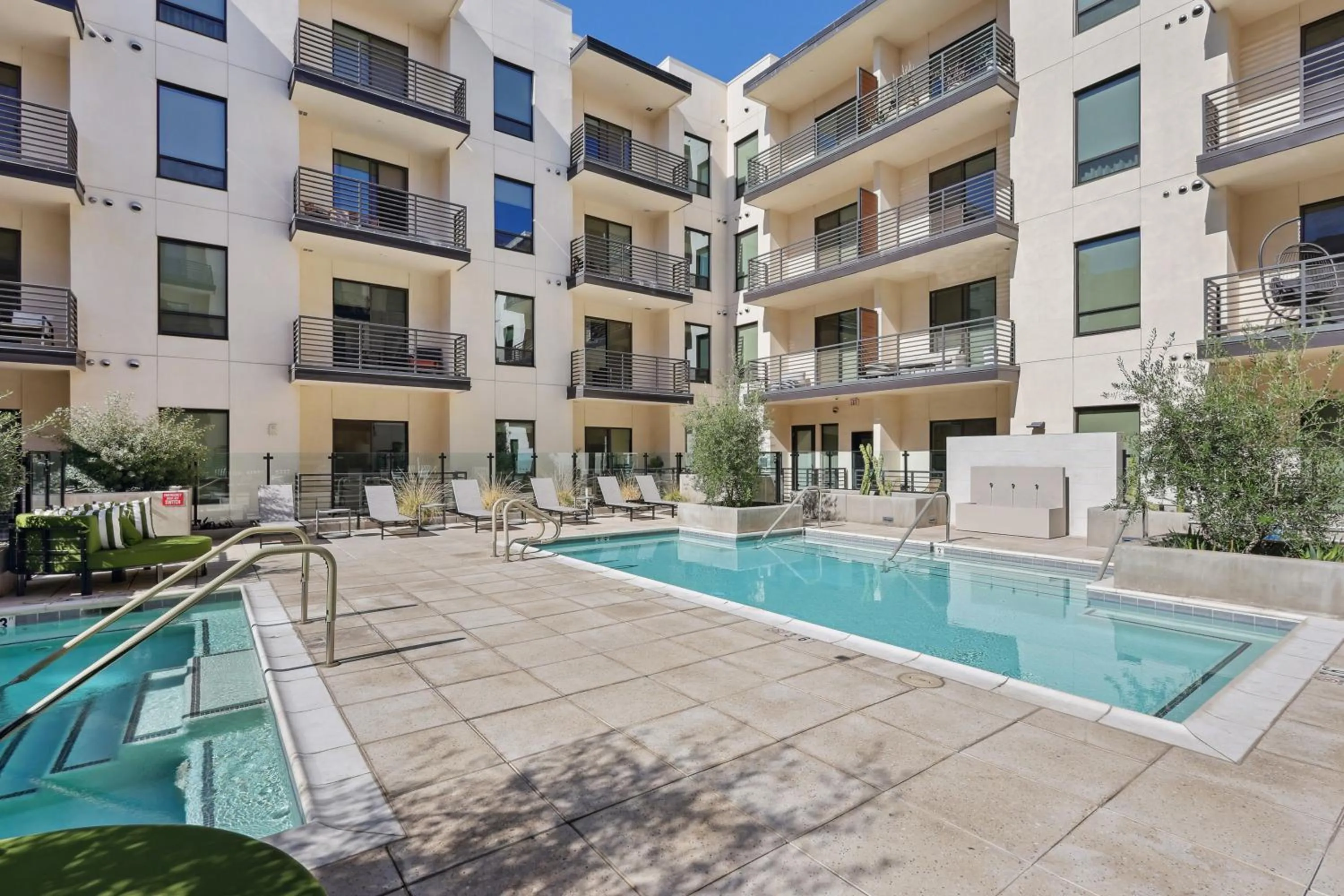 Swimming pool in Sentral Old Town