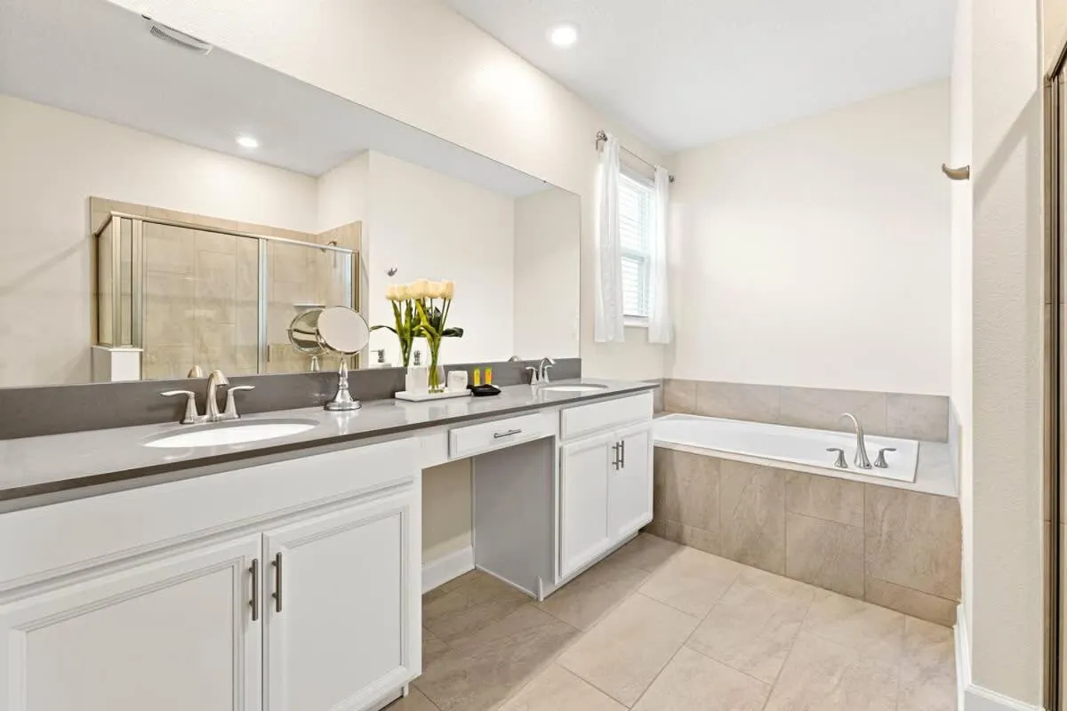 Sophisticated 6BR at Storey Lake SL2766