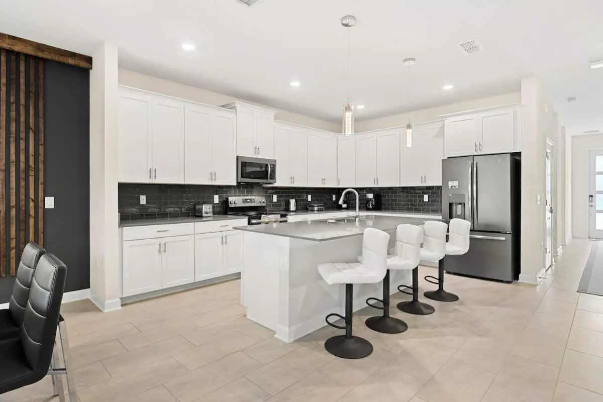 Sophisticated 6BR at Storey Lake SL2766