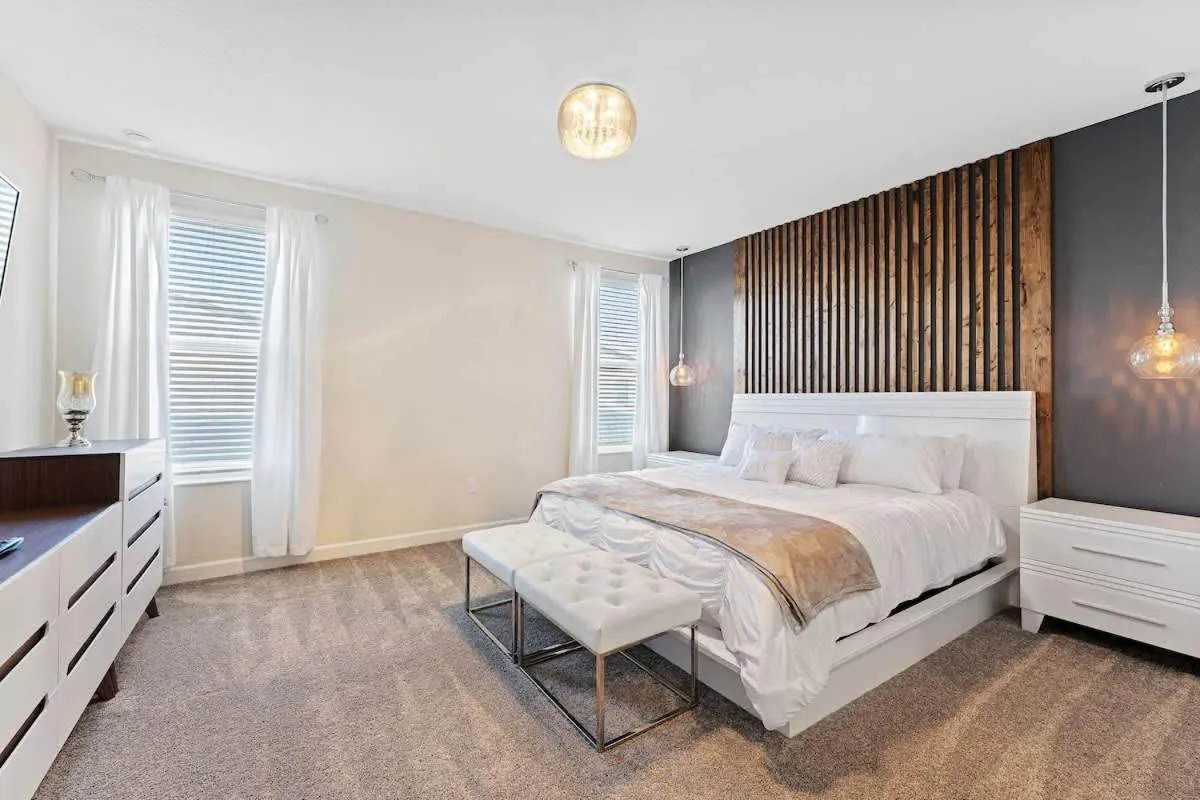 Bed in Sophisticated 6BR at Storey Lake SL2766