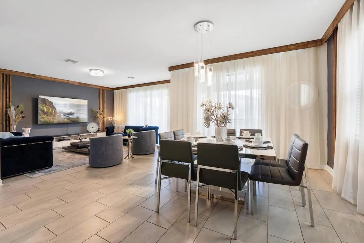 Sophisticated 6BR at Storey Lake SL2766