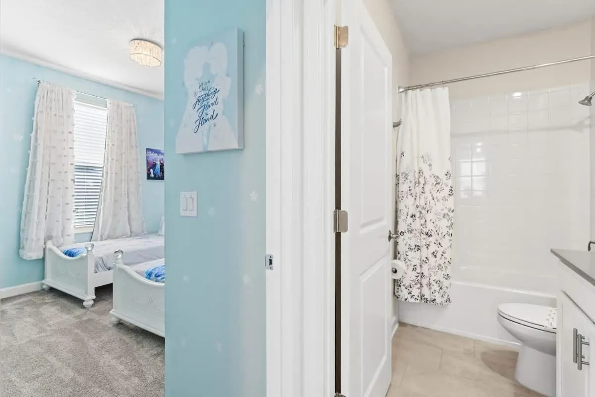 Sophisticated 6BR at Storey Lake SL2766