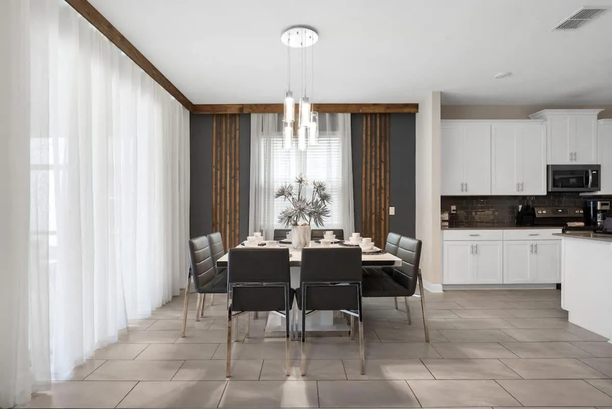 Sophisticated 6BR at Storey Lake SL2766