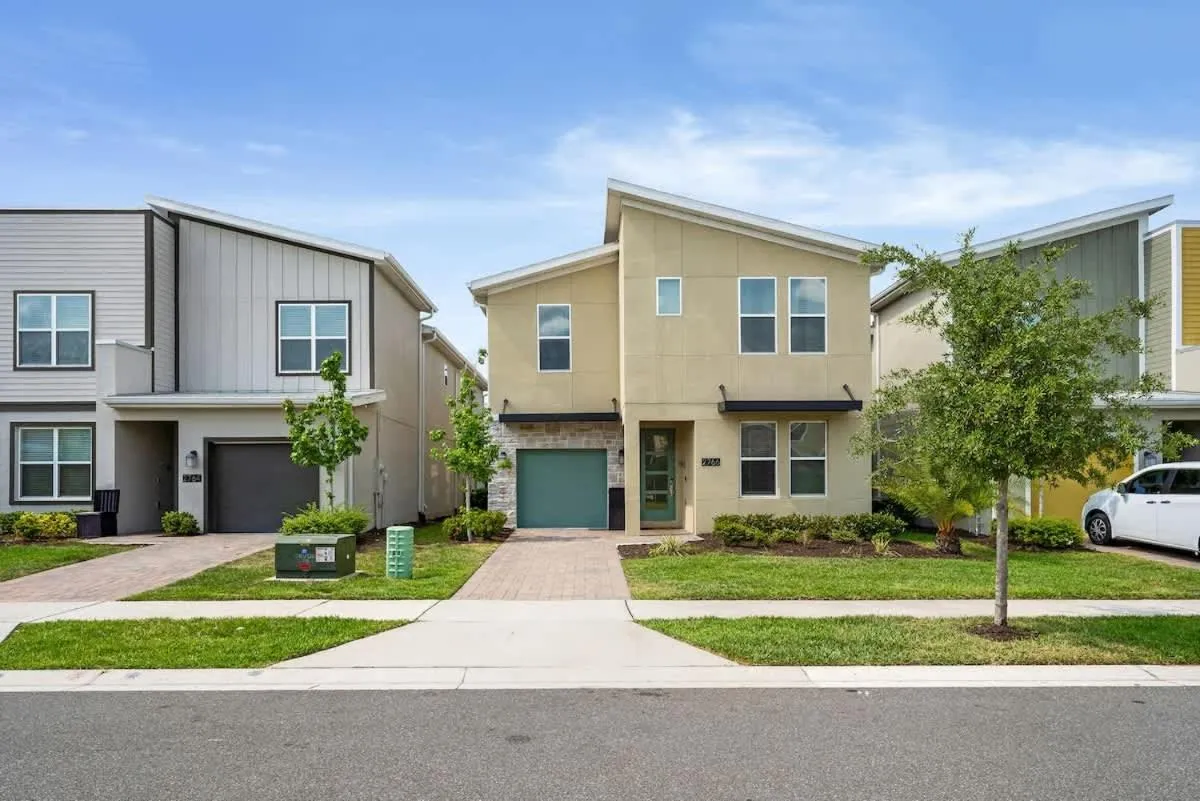 Sophisticated 6BR at Storey Lake SL2766