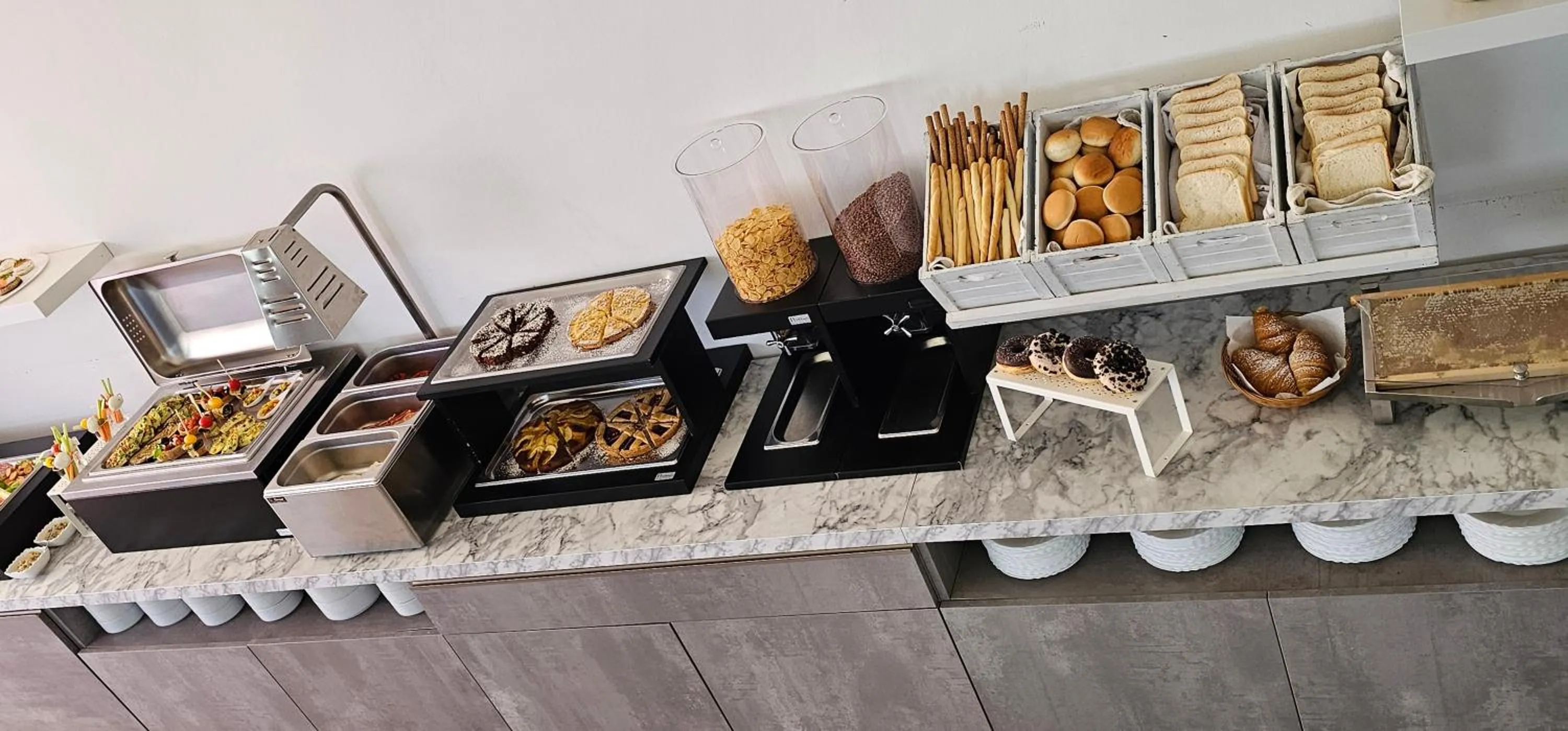 Food and drinks in Hotel Mirage