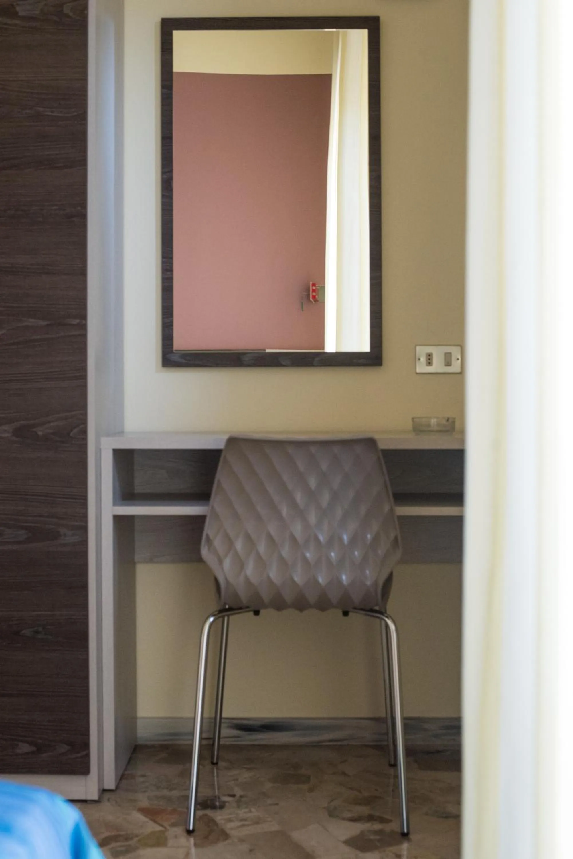 Photo of the whole room in Hotel Mirage