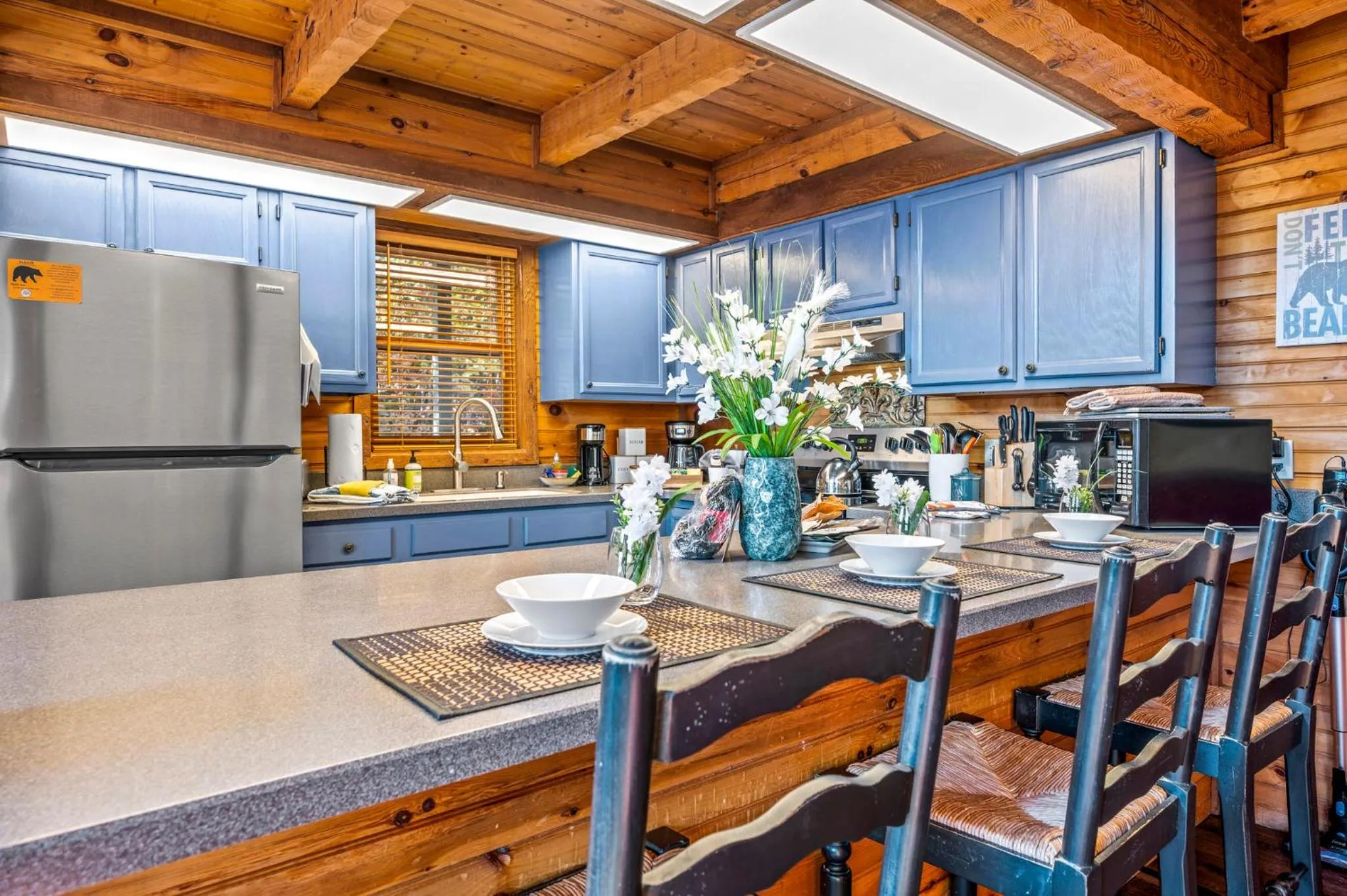 Kitchen or kitchenette in Barenberg Cabin - Secluded Unobstructed Panoramic Smoky Mountains View with Two Master Suites, Loft Game Room, and Hot Tub