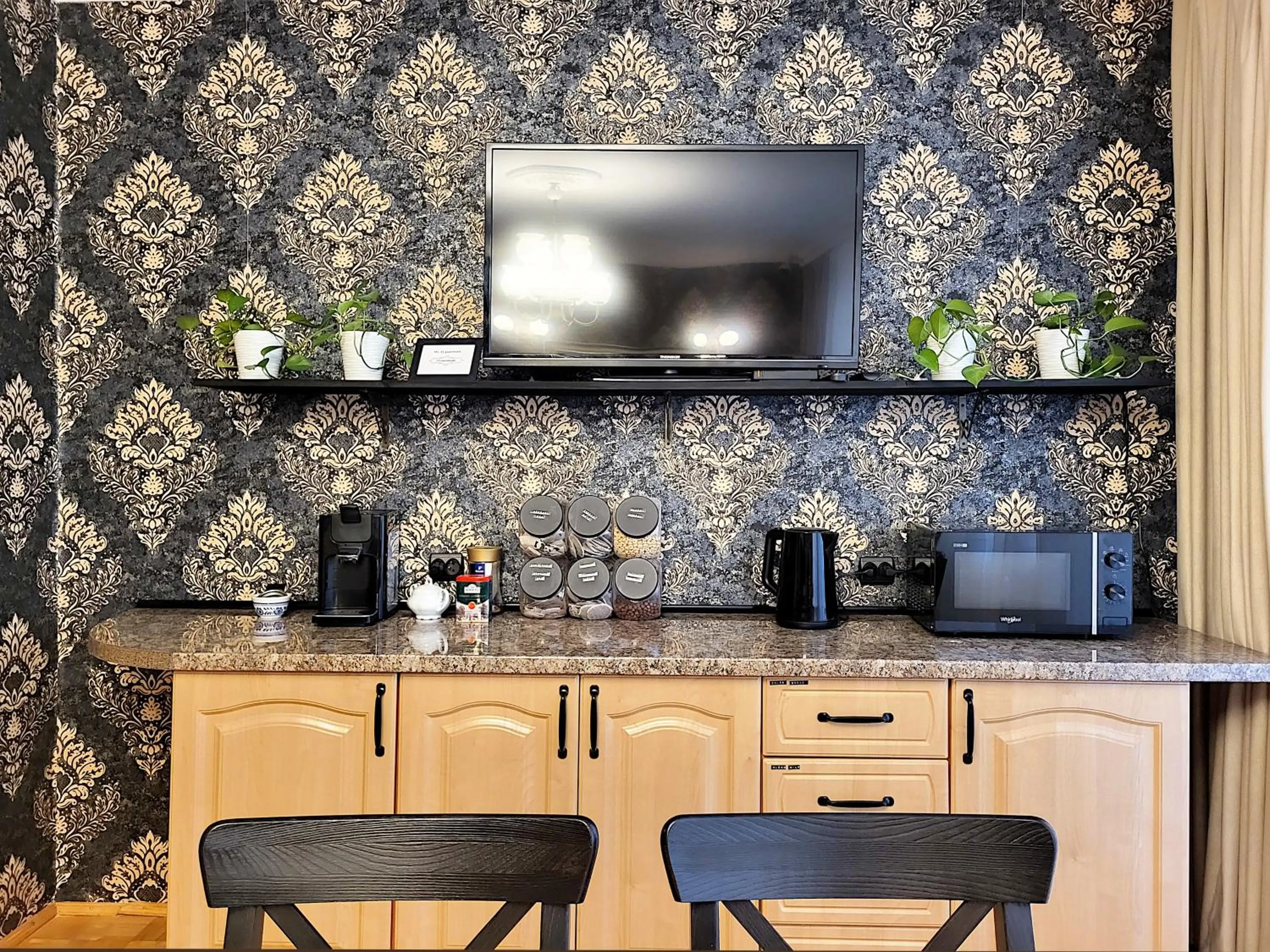 Dining area, TV/Entertainment Center in HUSARSKA 60