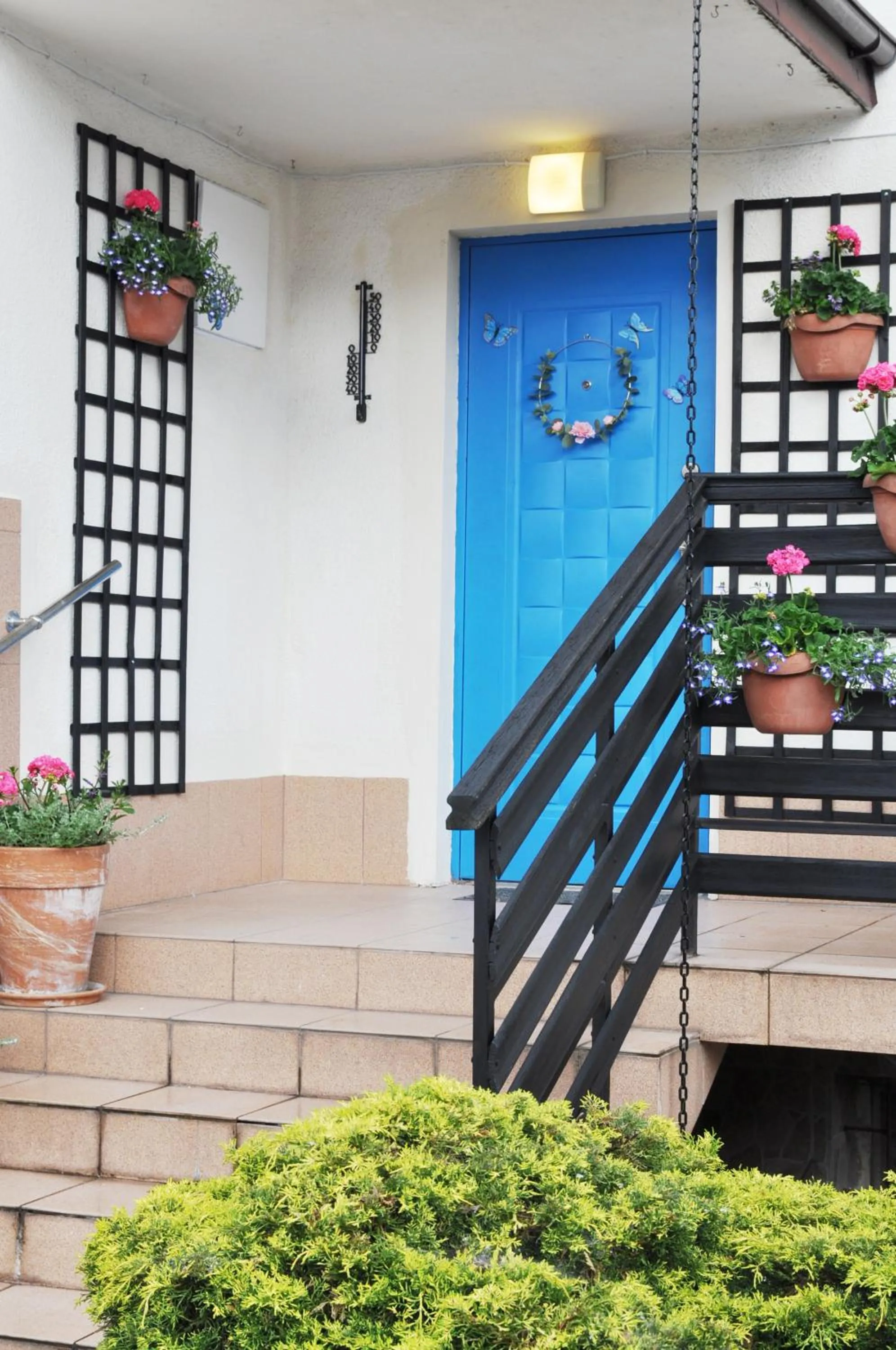 Facade/entrance in HUSARSKA 60