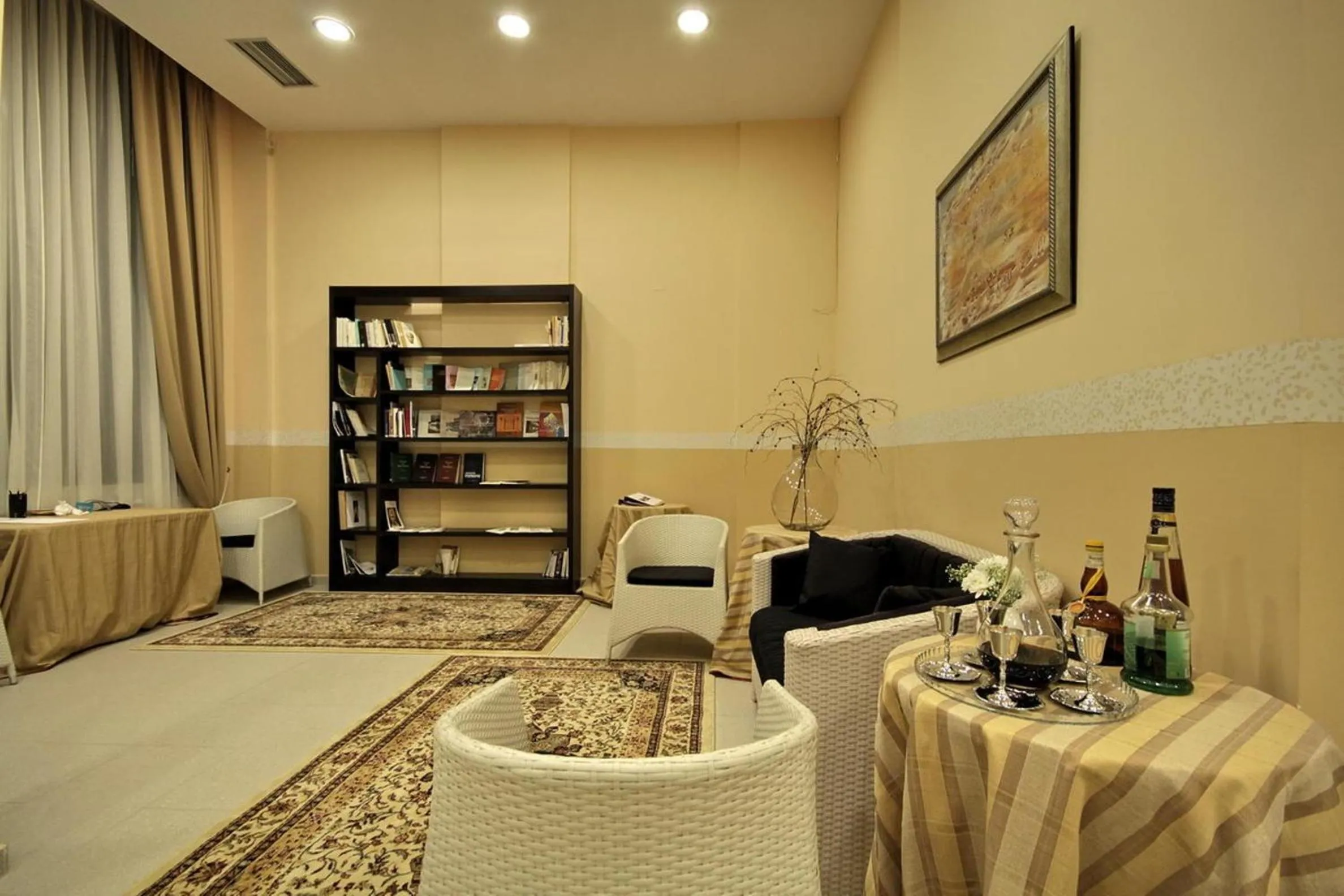 Library in Palatino Rooms & Apartments