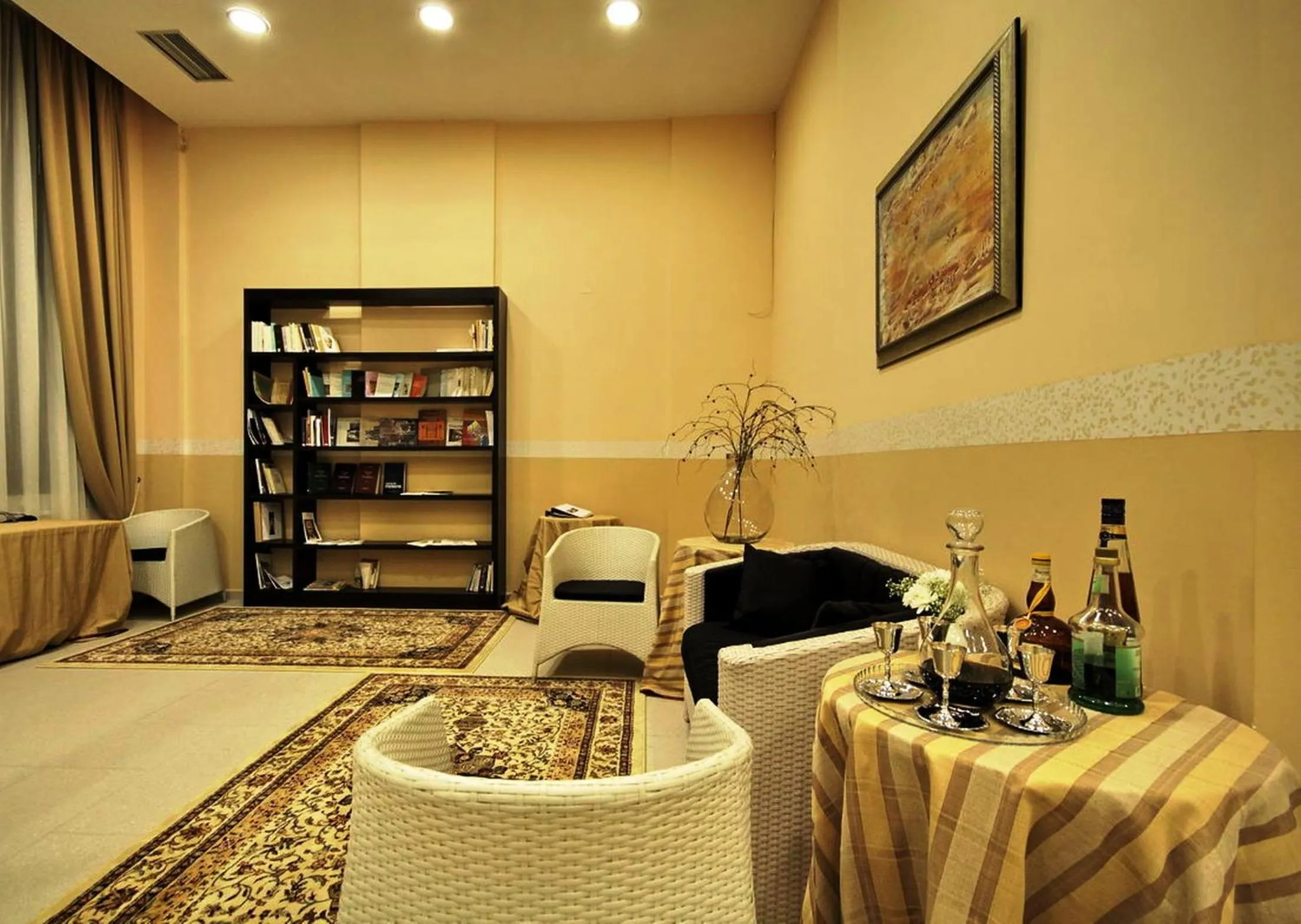 Library in Palatino Rooms & Apartments
