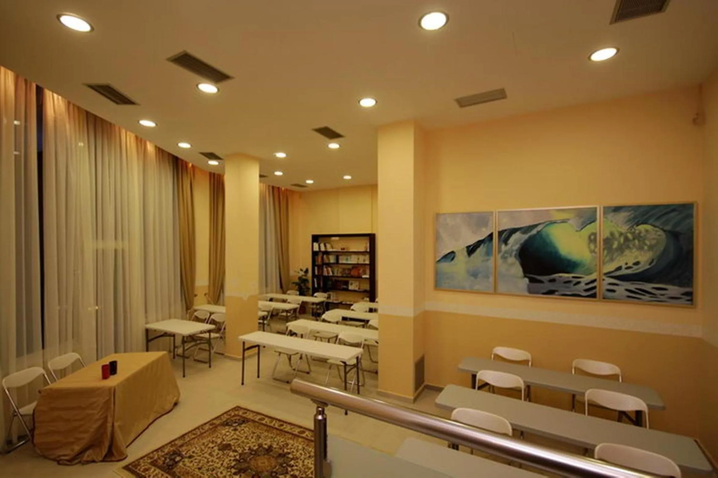 Library in Palatino Rooms & Apartments