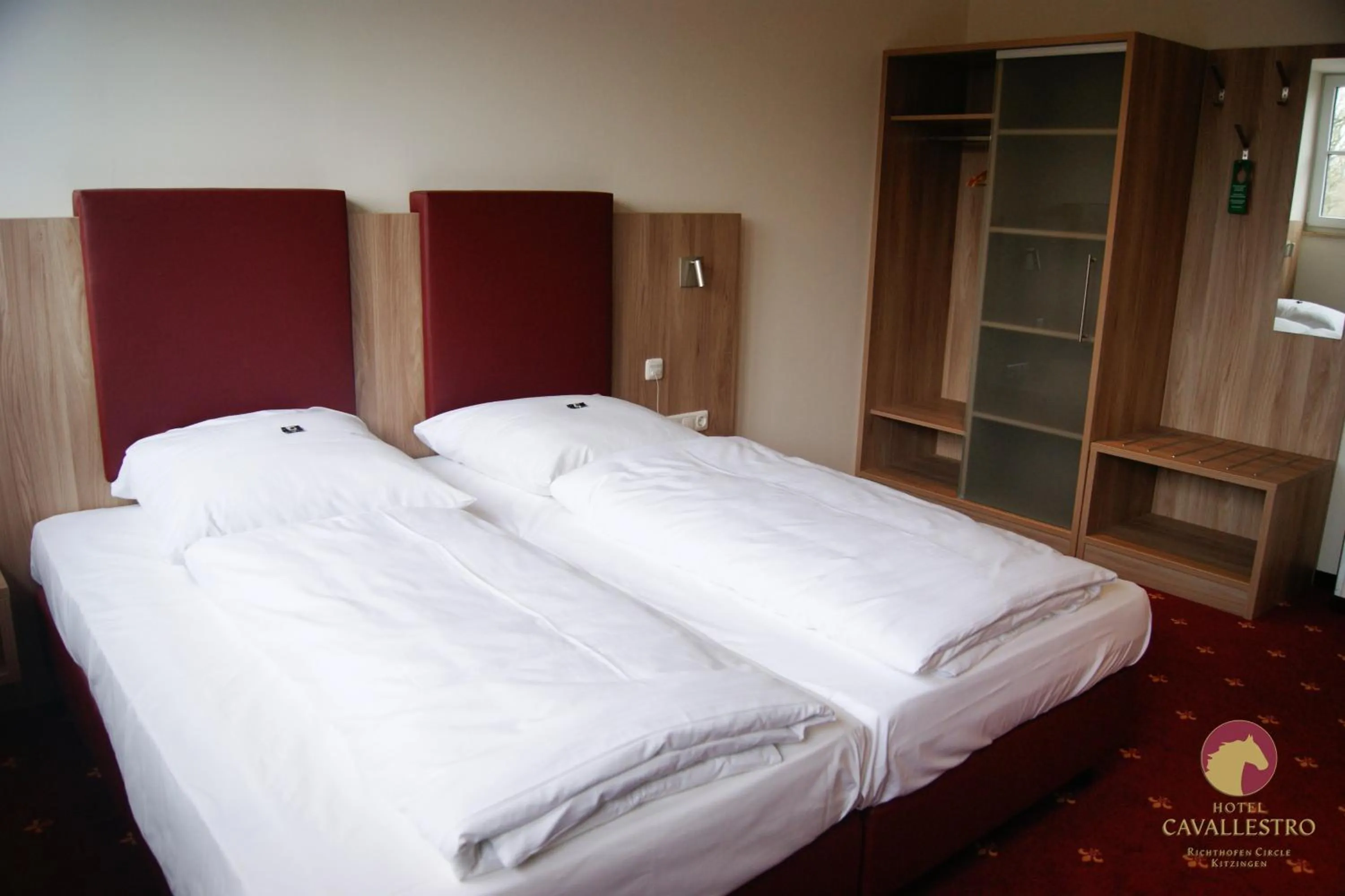 Text overlay, Bed in Cavallestro Classic