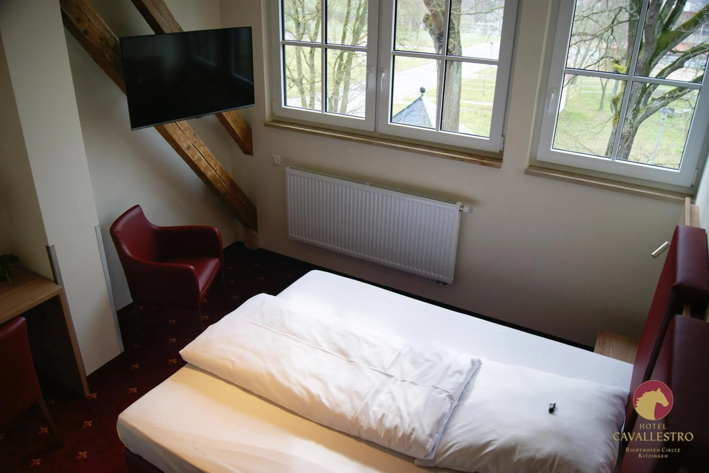 Text overlay, Bed in Cavallestro Classic