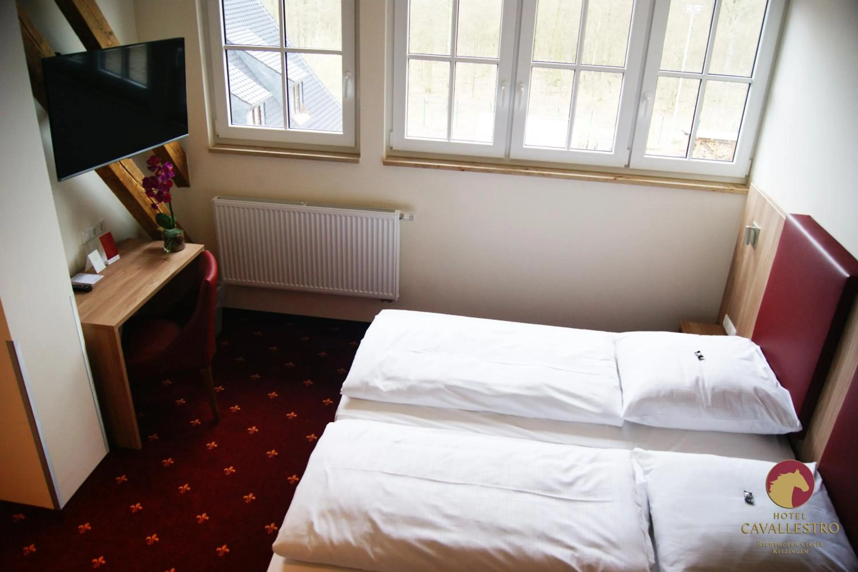 Text overlay, Bed in Cavallestro Classic