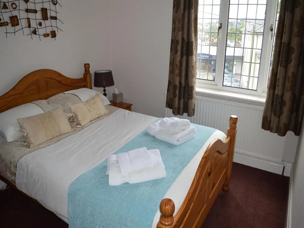 Bedroom, Bed in Burleigh House