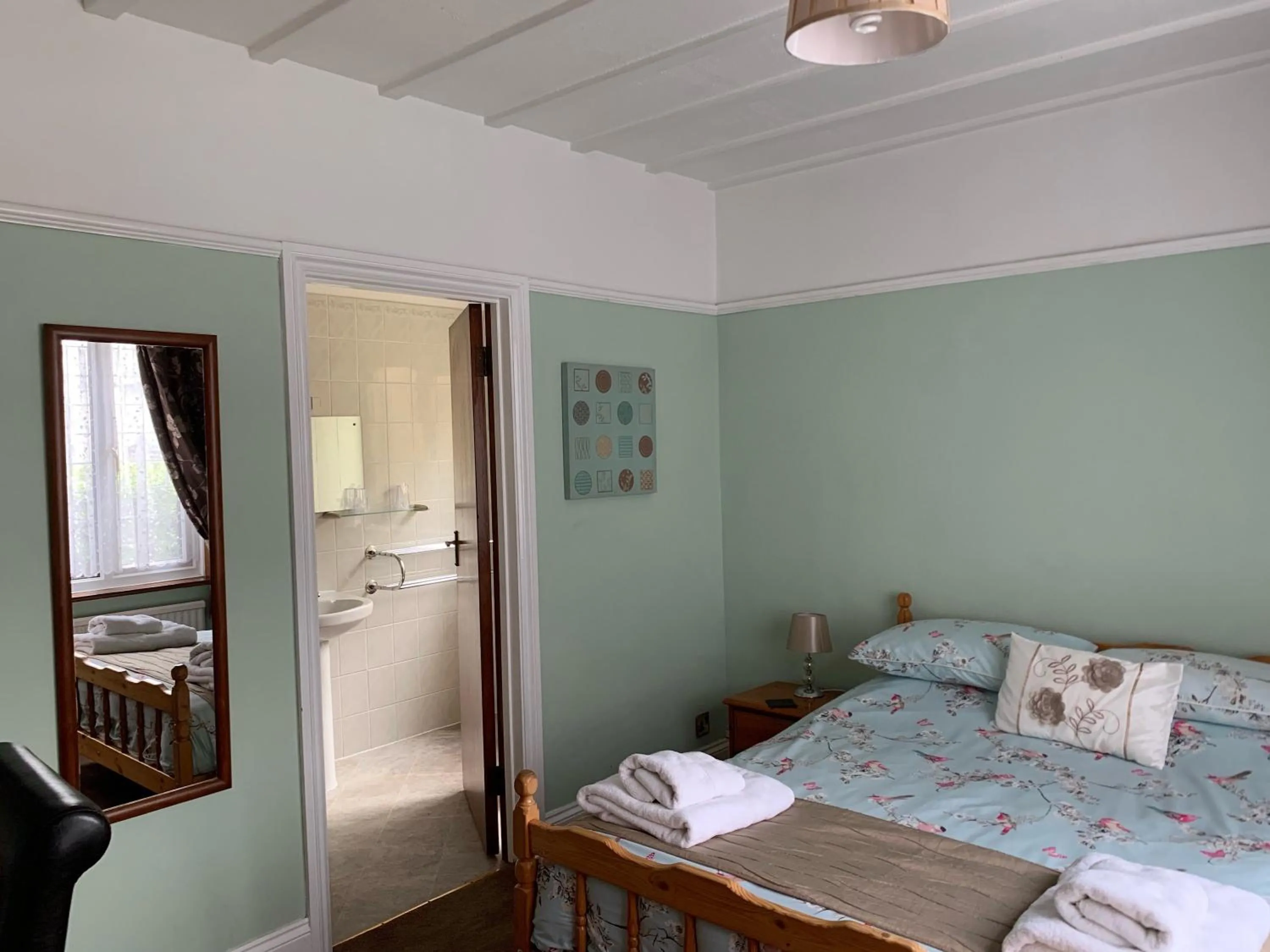 Bedroom, Bed in Burleigh House