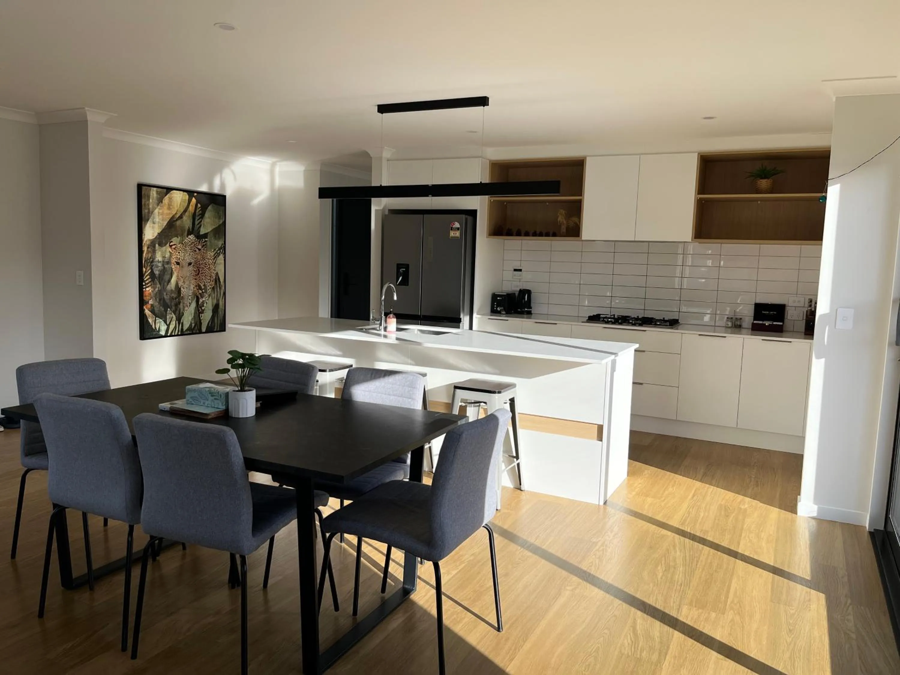 Dining area in Catch n' Relax