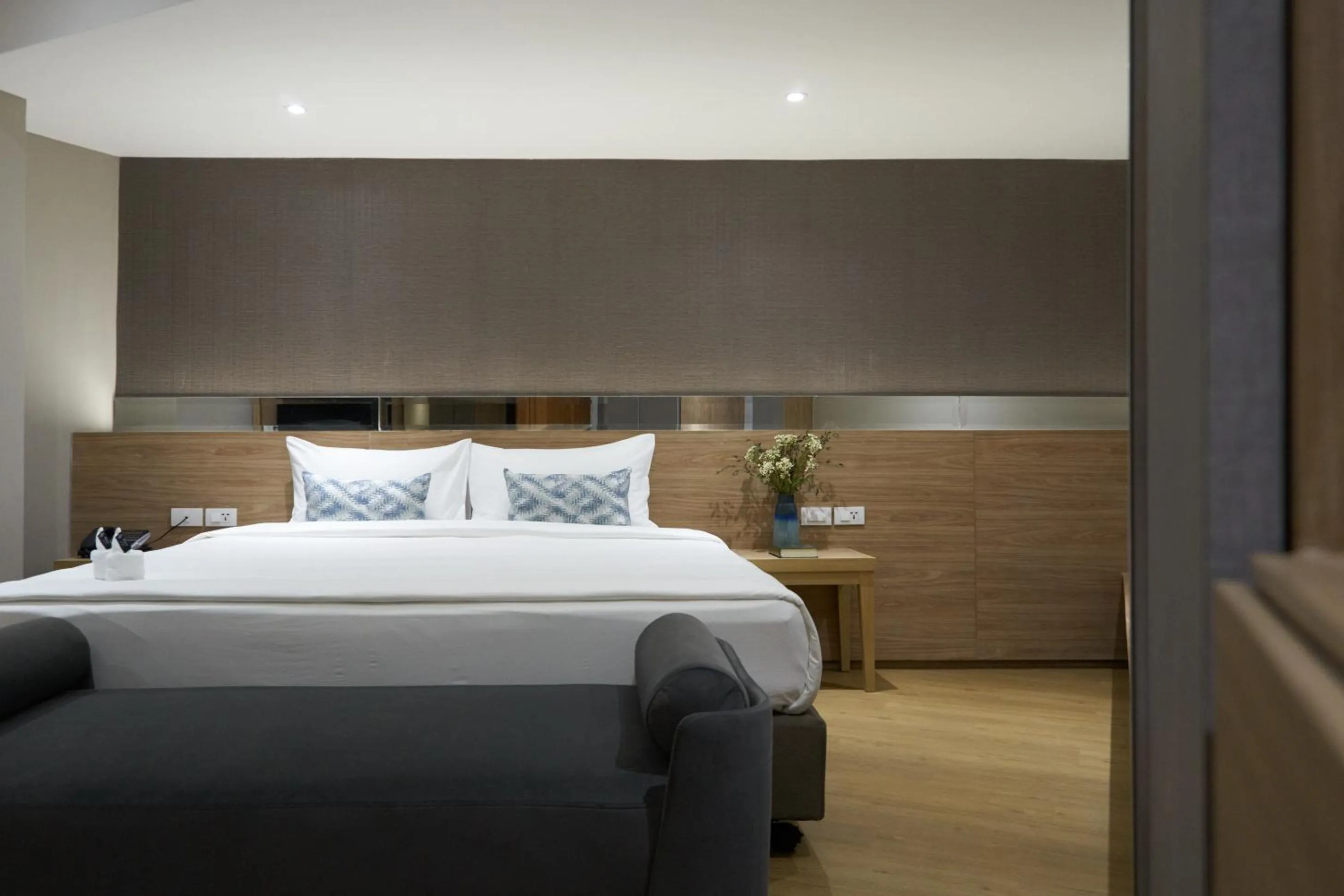 Bed in Almas Hotel Bangkok