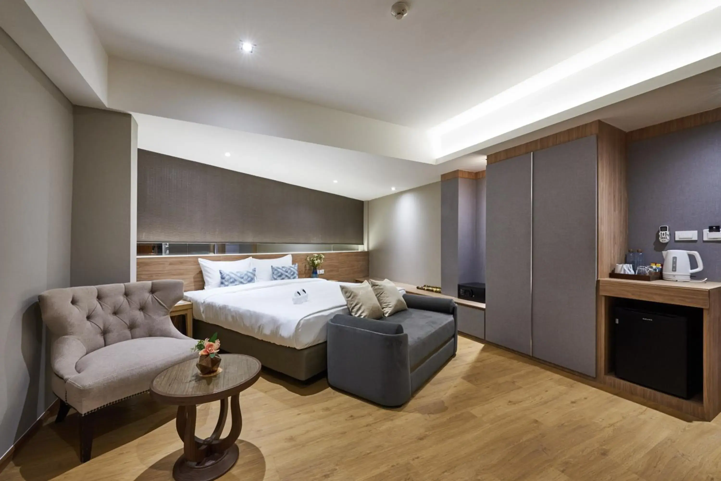 Superior King Room in Almas Hotel Bangkok Superior King Room in Almas Hotel Bangkok