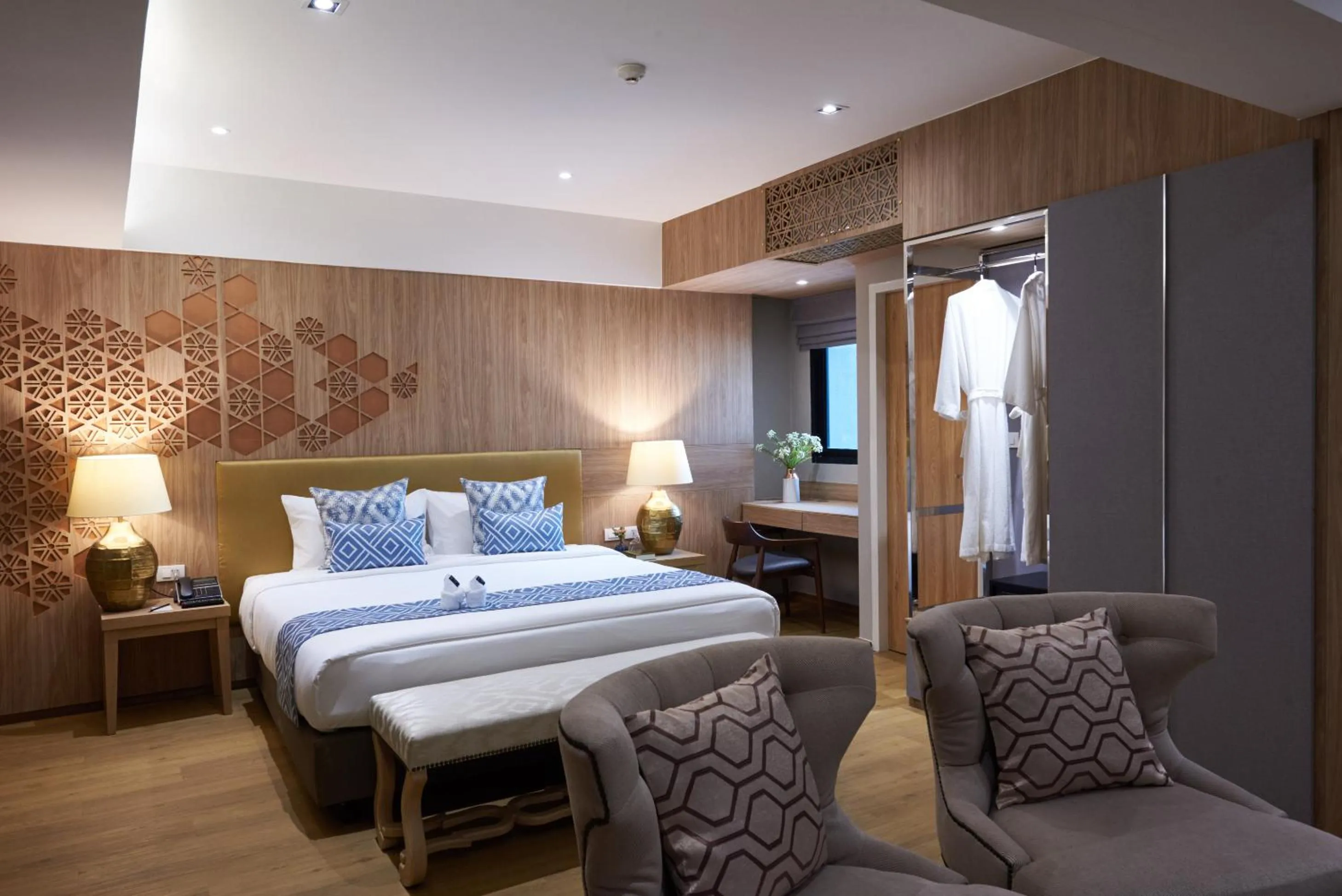 Bed in Almas Hotel Bangkok