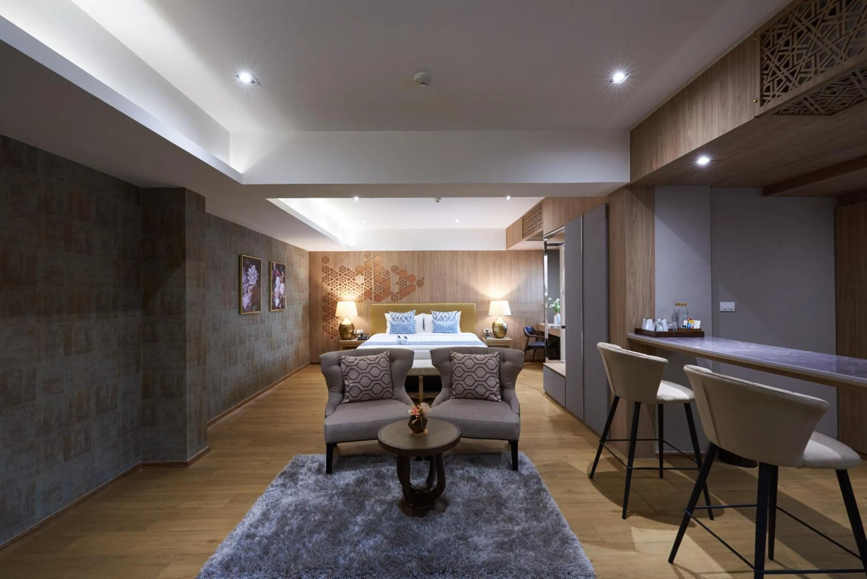 Bed in Almas Hotel Bangkok