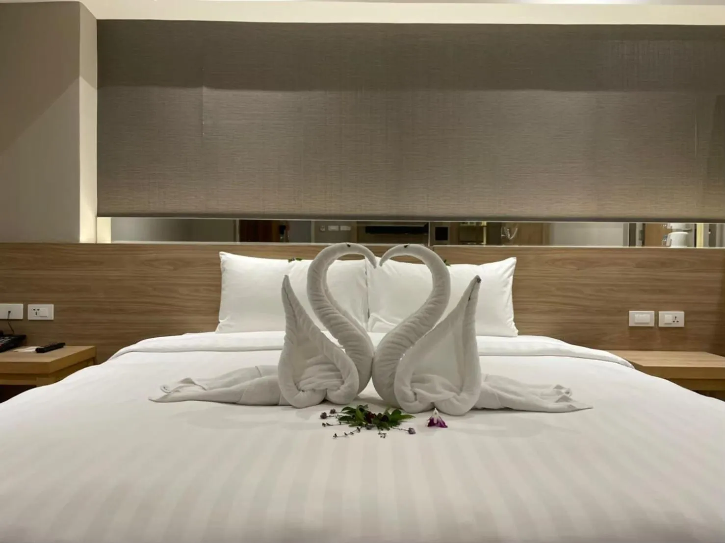 Bedroom, Bed in Almas Hotel Bangkok