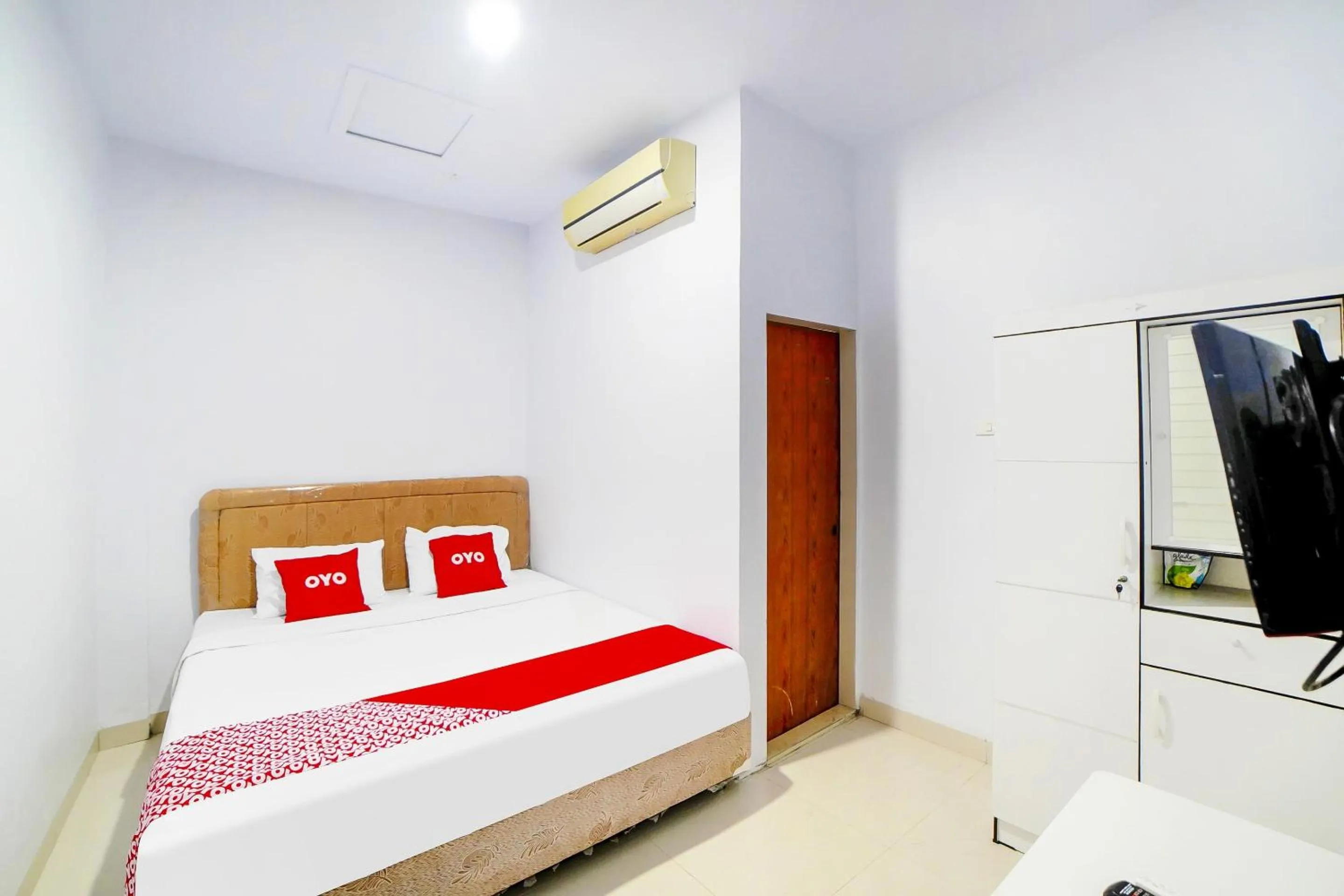 Bedroom in OYO 91283 Sg Premium Guest House