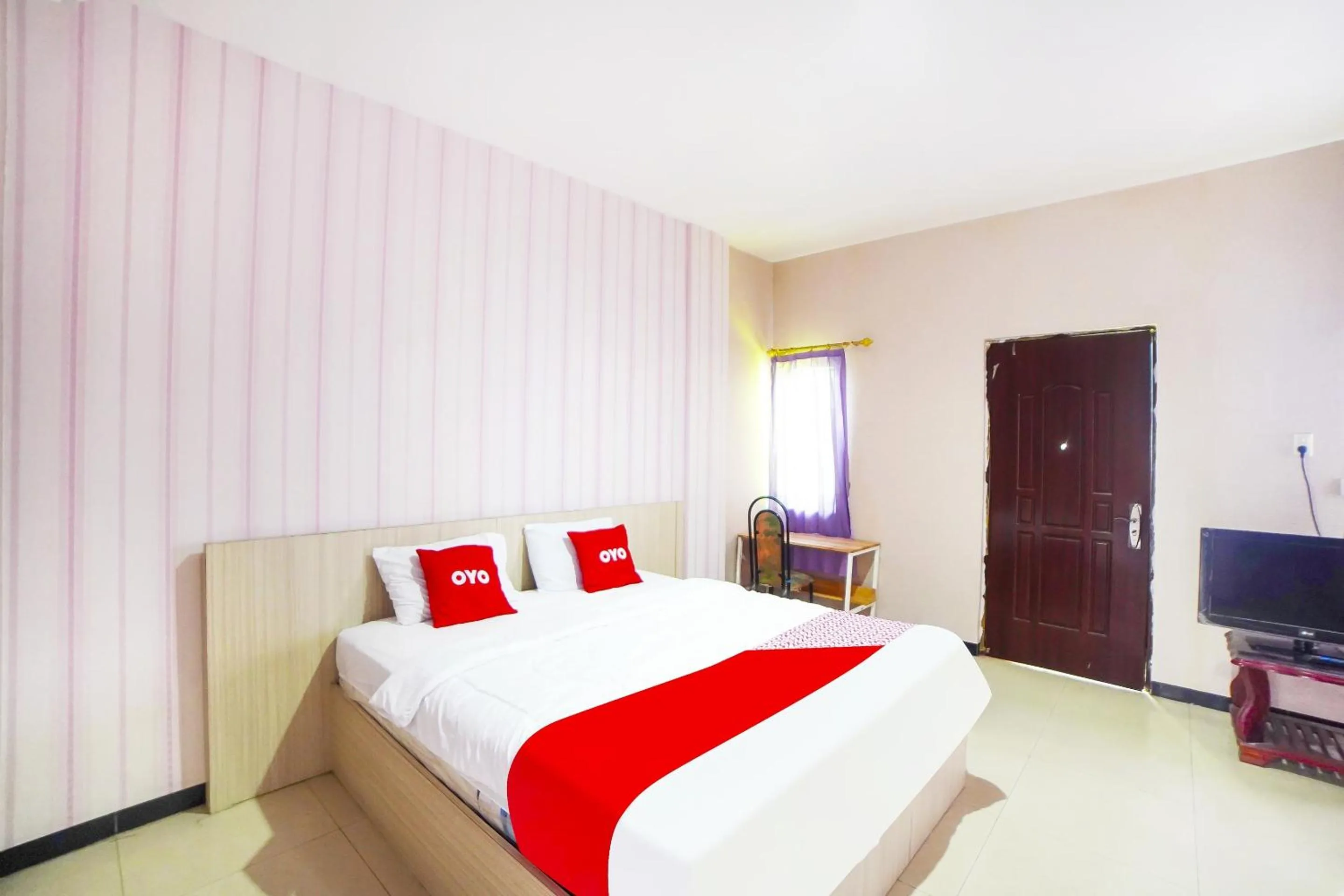 Bedroom in OYO 91283 Sg Premium Guest House