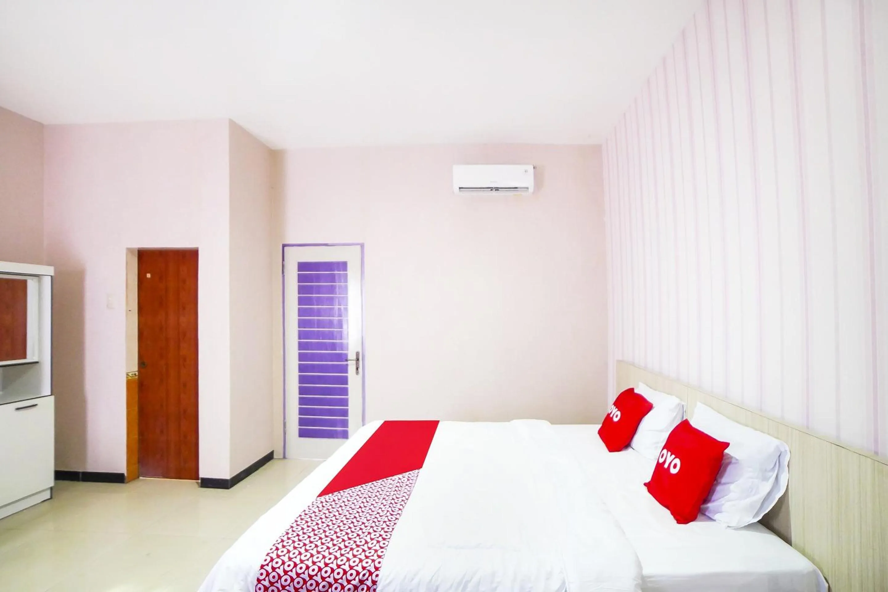Bedroom in OYO 91283 Sg Premium Guest House