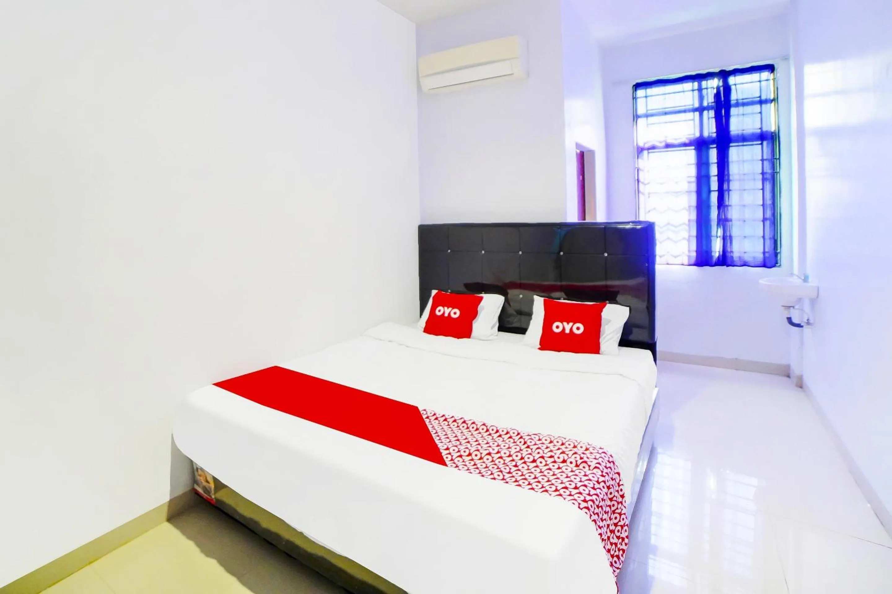 Bedroom in OYO 91283 Sg Premium Guest House