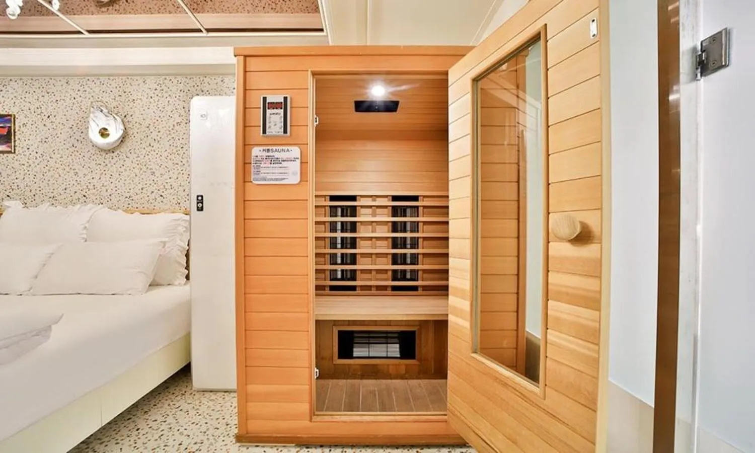 Bed in Daegu February Hotel DongdaeguStation